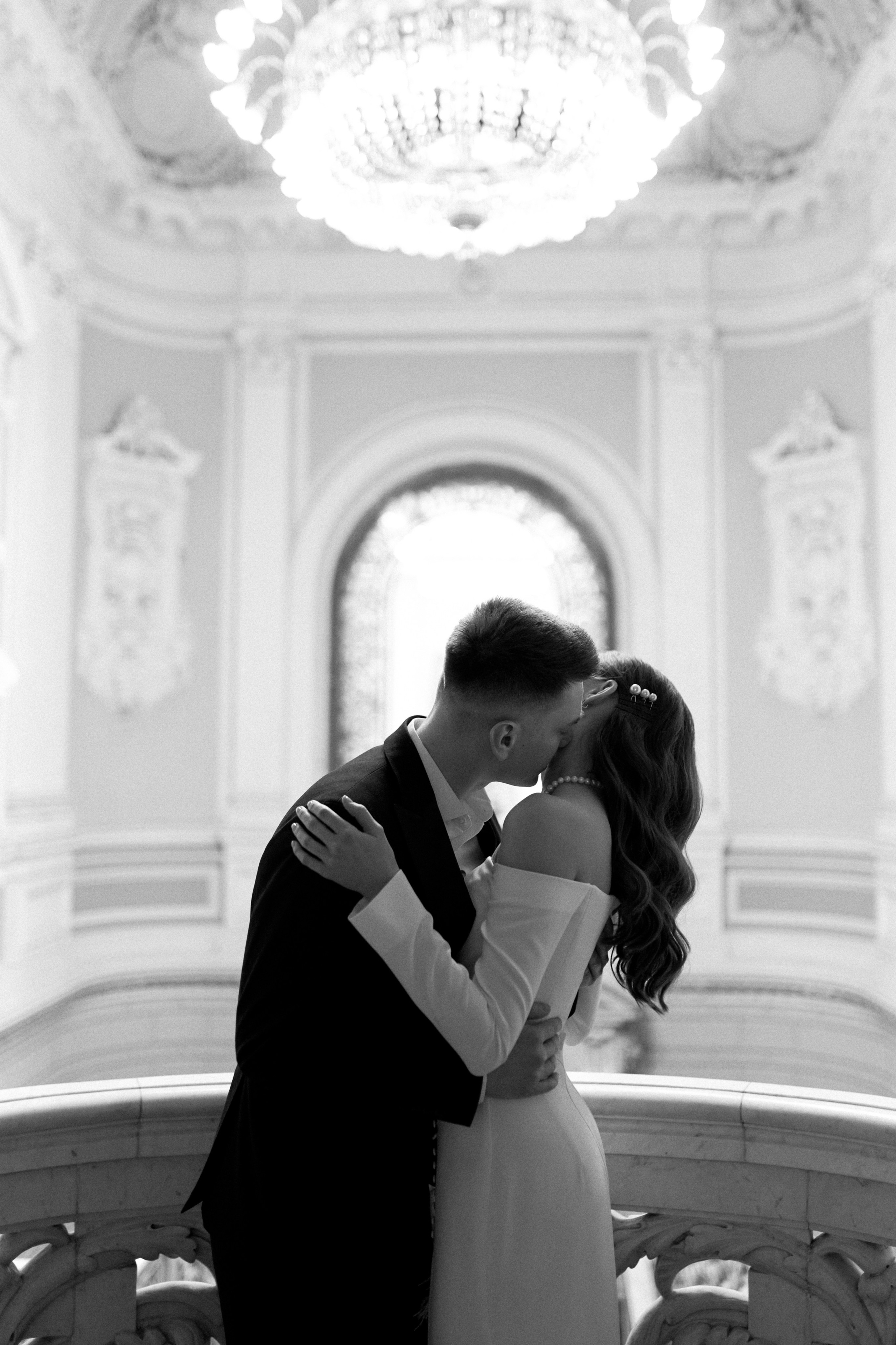 Свадебная фотосессия в Дворце Бракосочетания № 1. Сестры Карабаза. Фотографы и ретушеры в Москве и Санкт-Петербурге