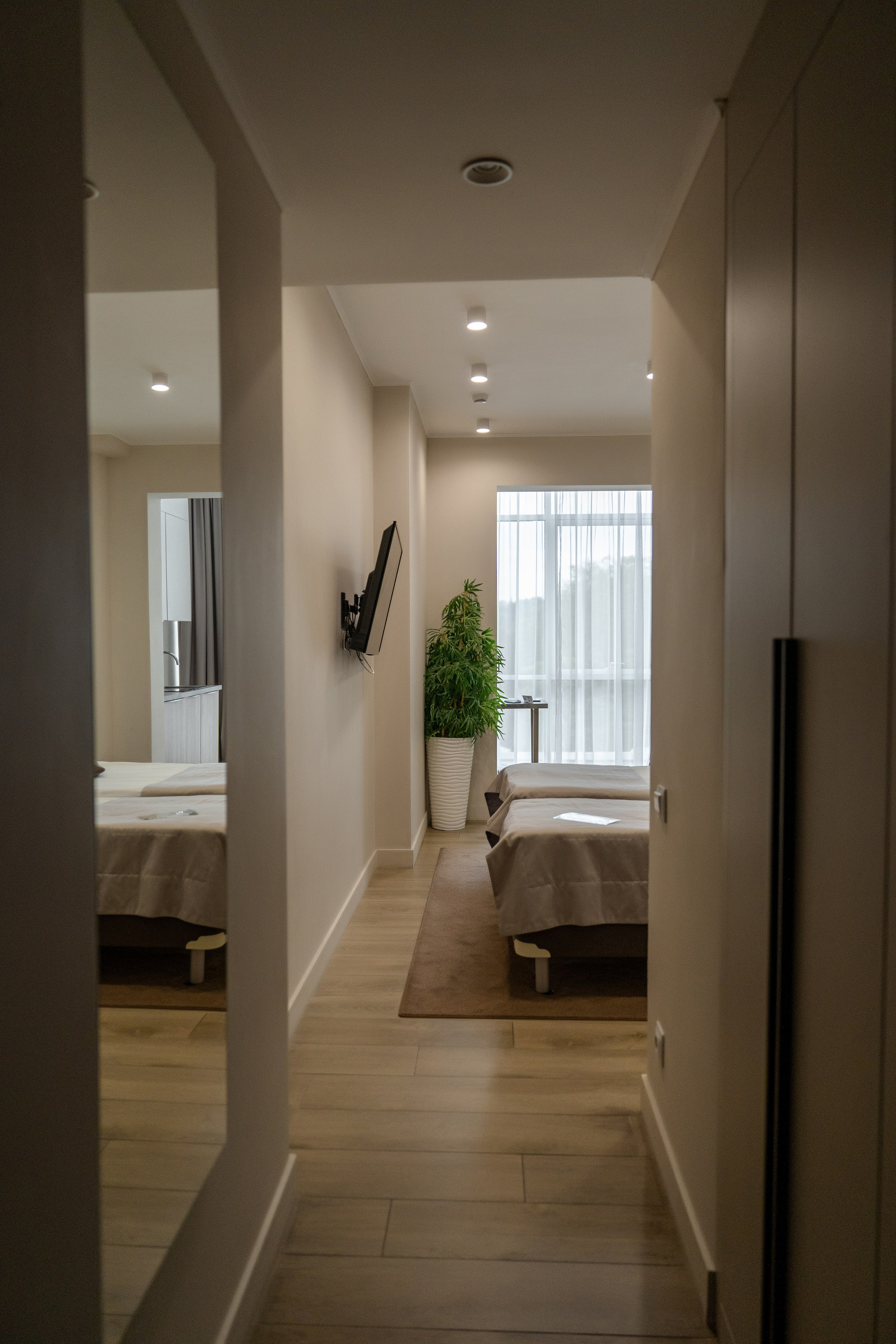 Mirror 4*. Фотограф и видеограф Елена Хмелевская