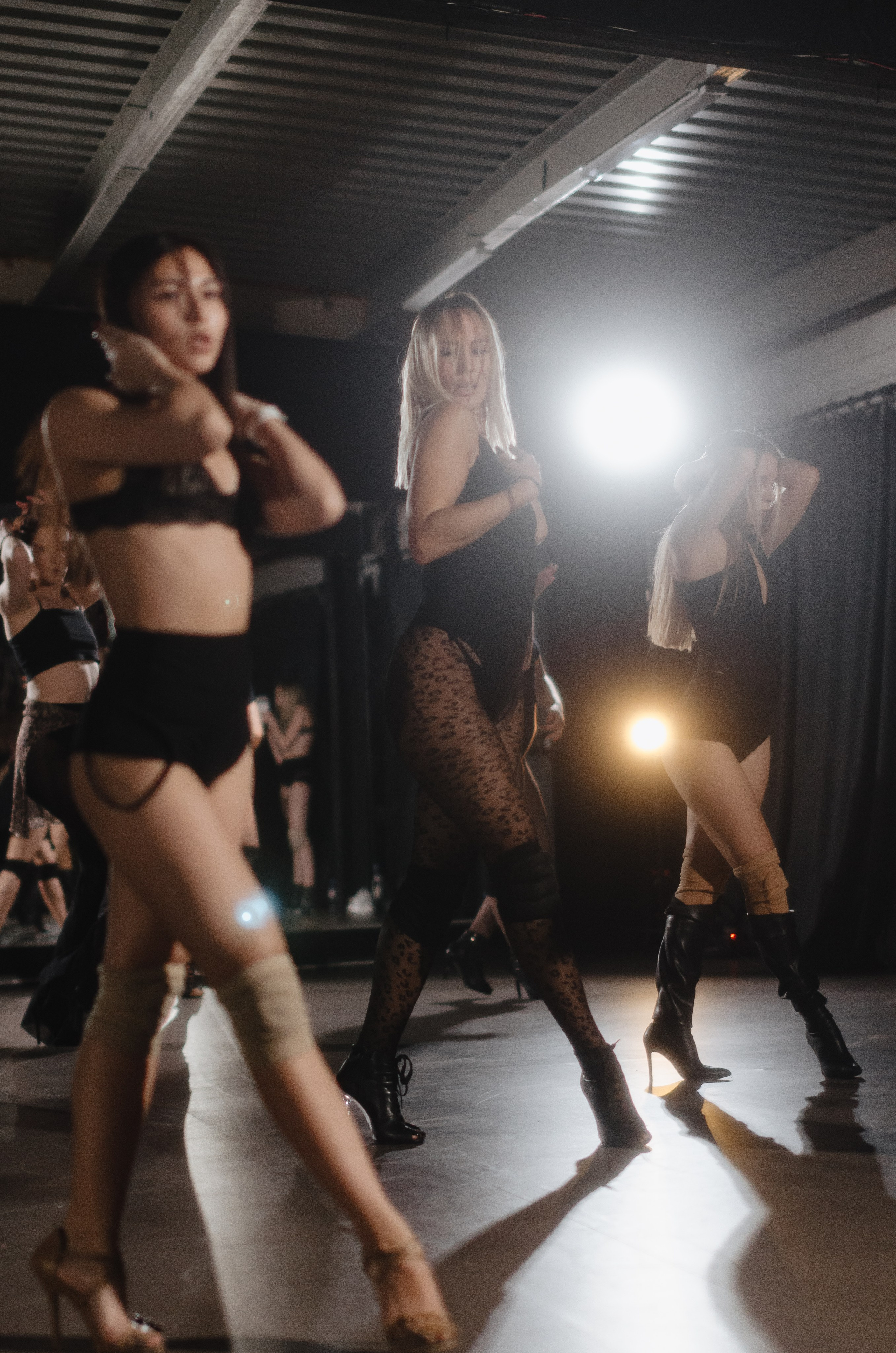 Мастер-классы по High Heels/Girly hip-hop от Оксаны ATTA. Денисова Аля — фотограф для парных съемок и индивидуальных историй в Барнауле