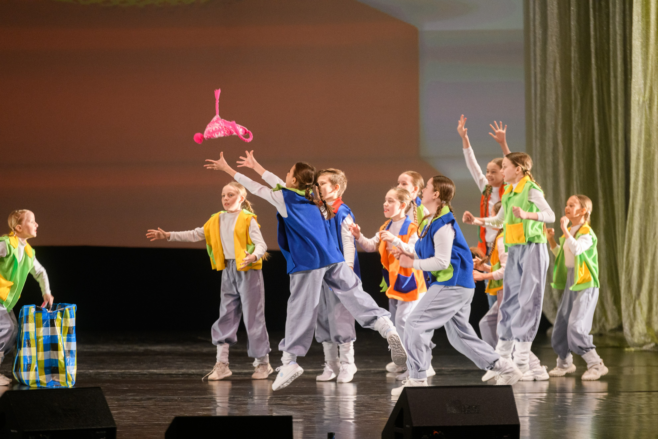 23 апреля, часть 1, БКЗ Октябрьский, г. Санкт-Петербург. Золотое яблочко