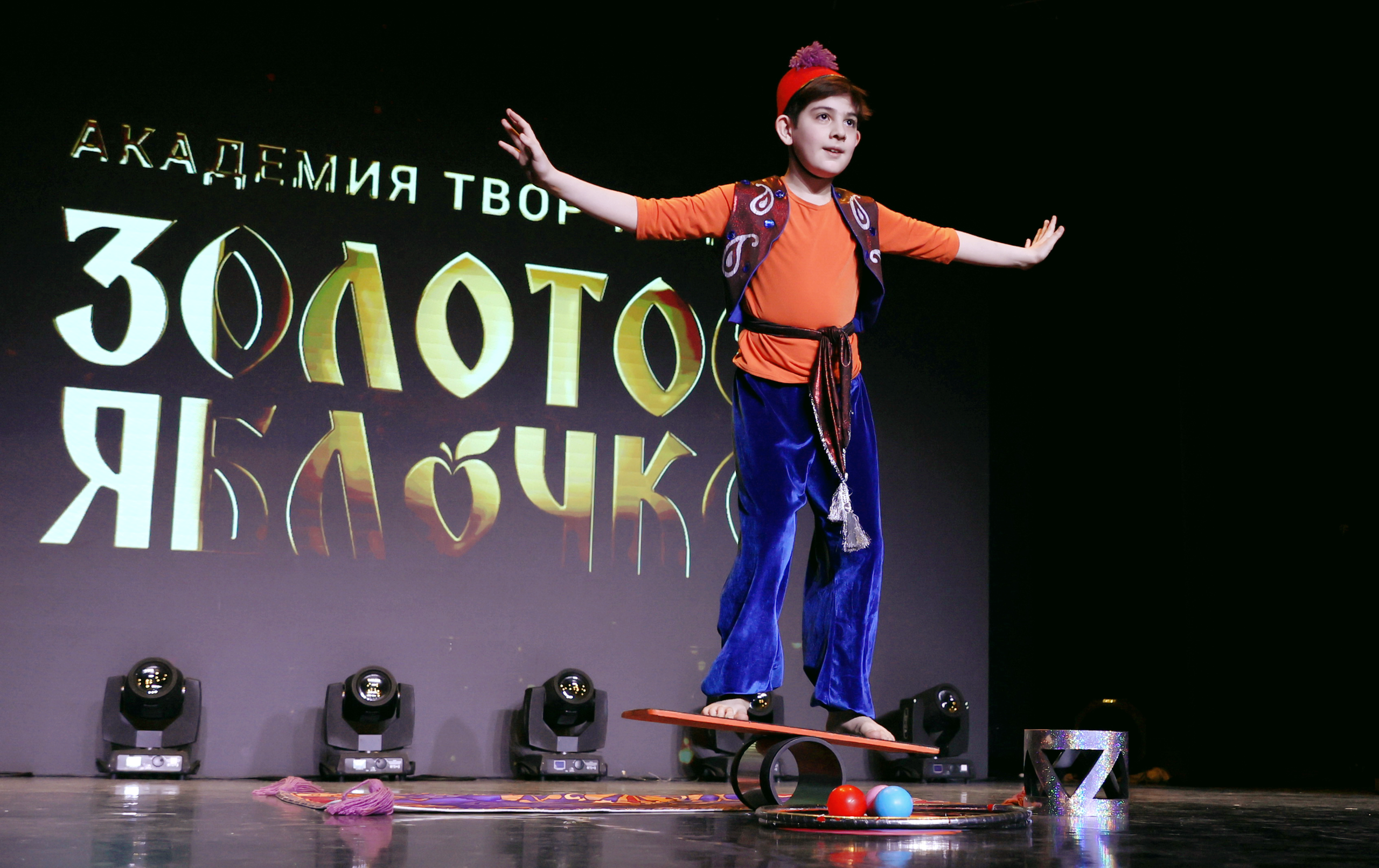 7 марта, часть 1, г. Нефтеюганск. Золотое яблочко