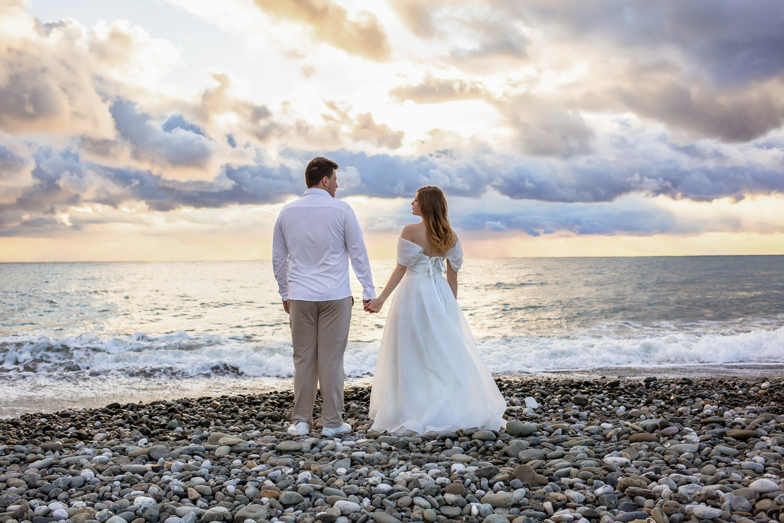 Свадебная фотосессия на закате на берегу моря в Сочи. Фотограф Сочи Адлер. Солькаева Анастасия