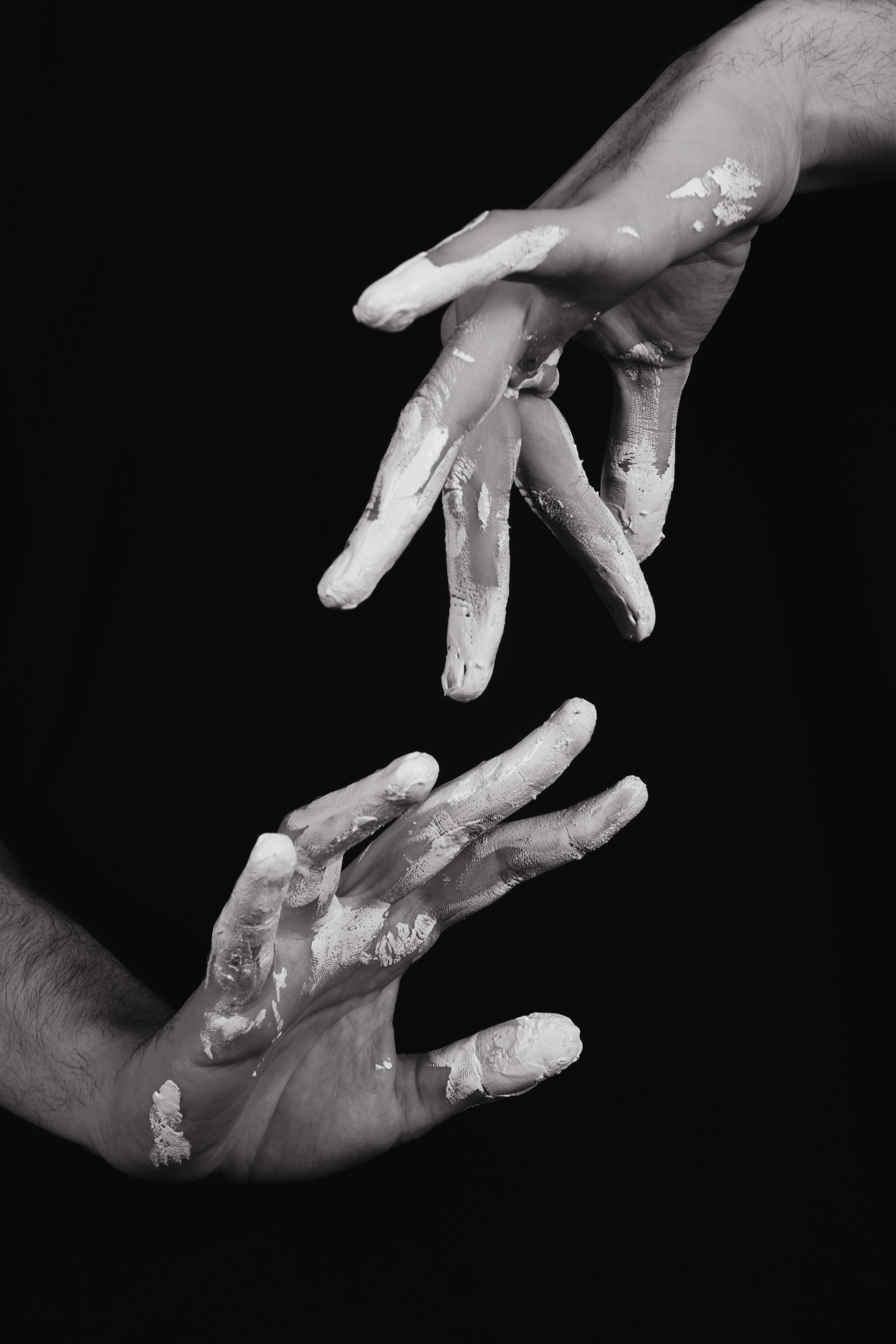 Эмоции. Краска и красные нити. Мари — фотограф и видеограф из Москвы