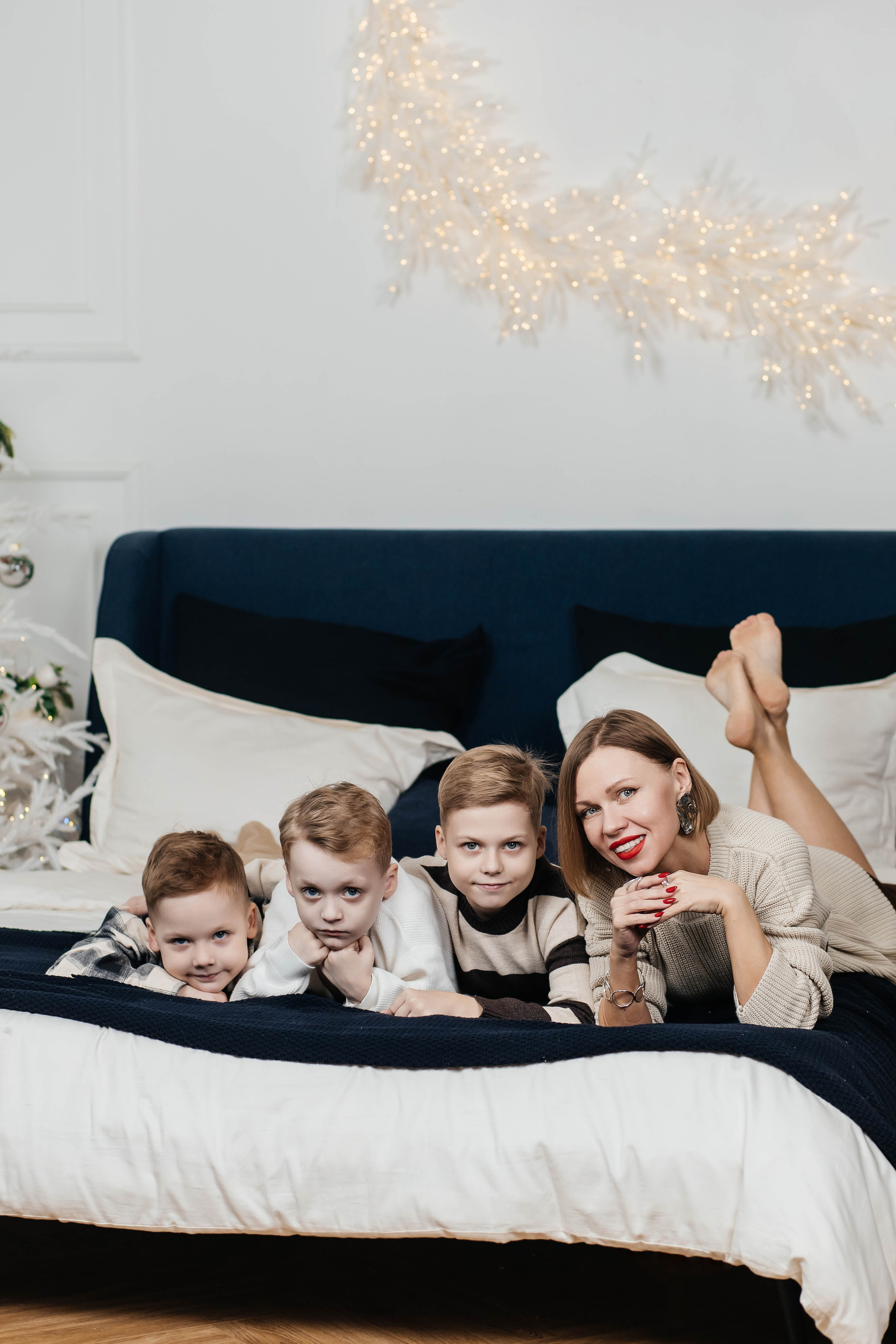 Юлия и мальчишки НГ 2026. Женский фотограф в Оренбурге Ирина Заводчикова