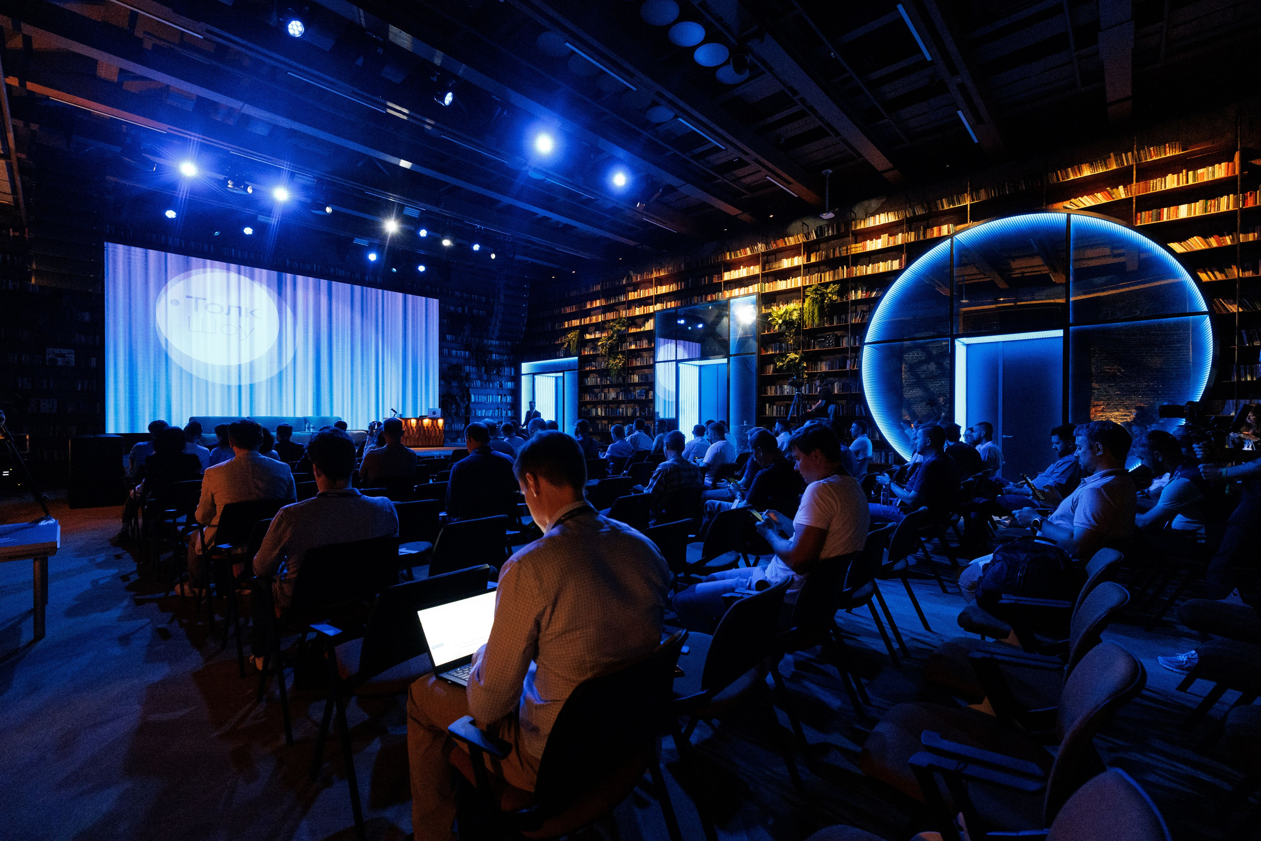 Контур Talk. Репортажный Фотограф в Москве Юра Гушан