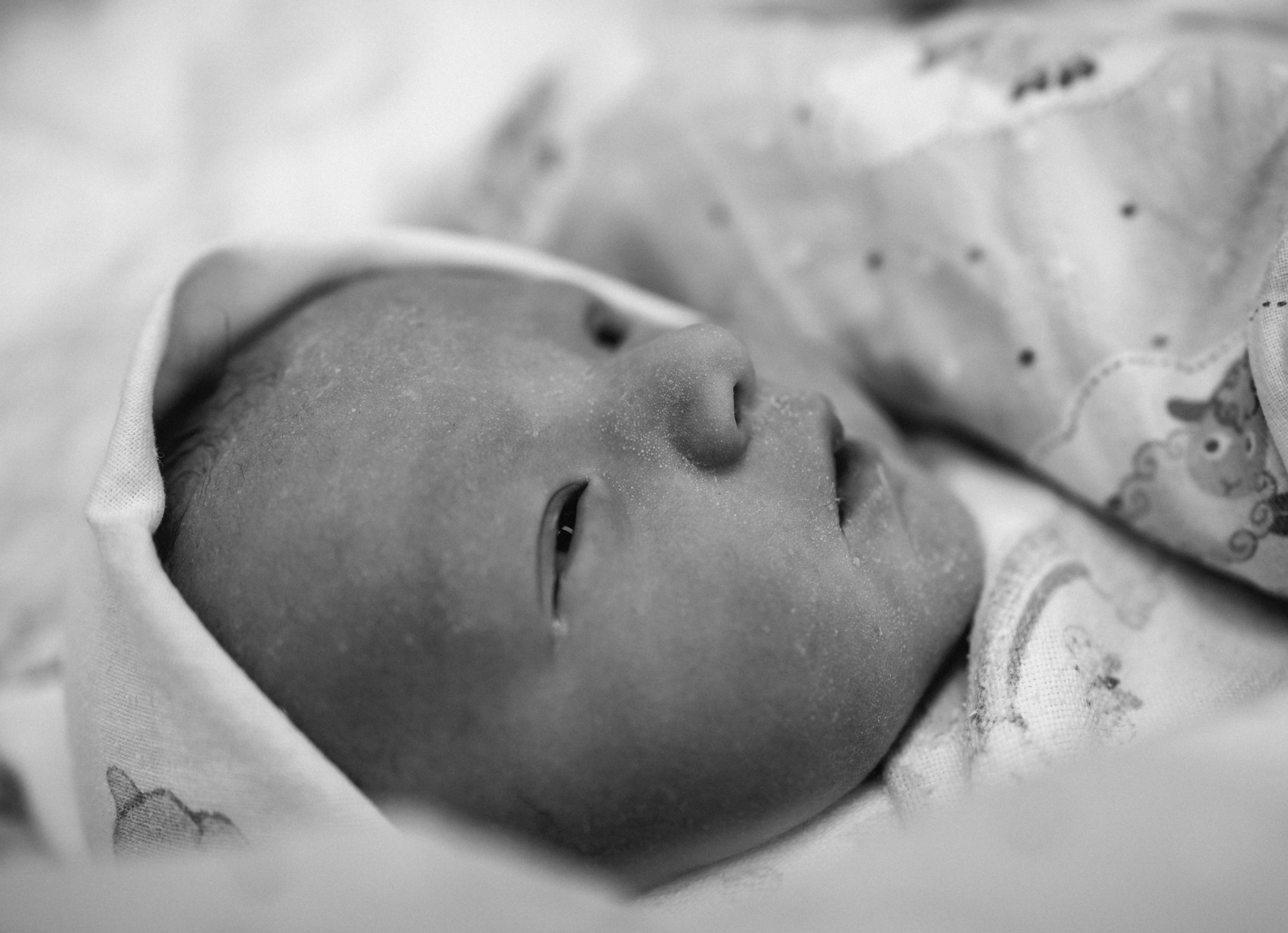 Съемка родов ЧБ. Фотограф и видеограф на роды в Москве Подшивалова Полина