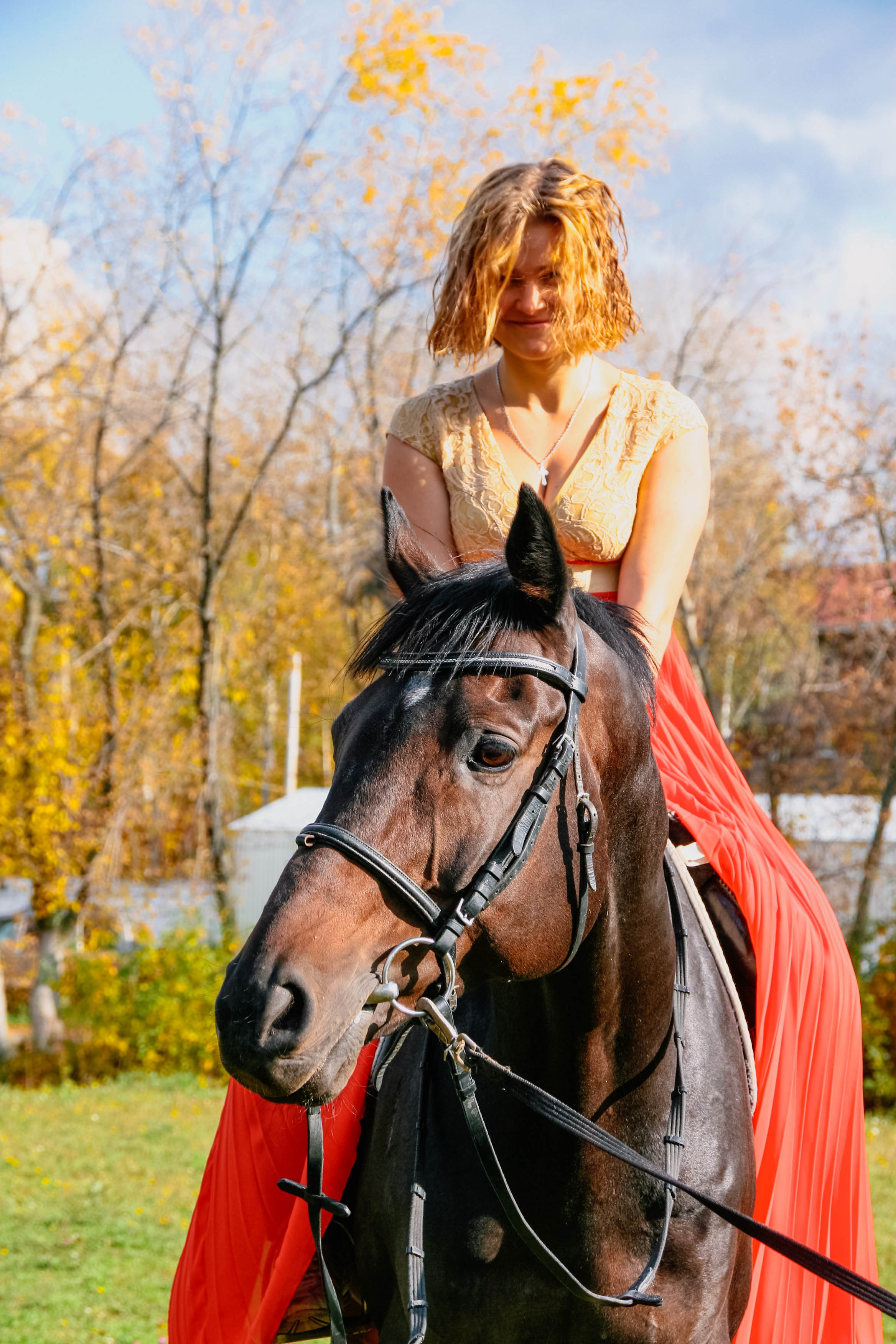 Алёна и Даша на лошади. Фотограф Пермь. Фотосессия в фотостудии Перми и на свежем воздухе