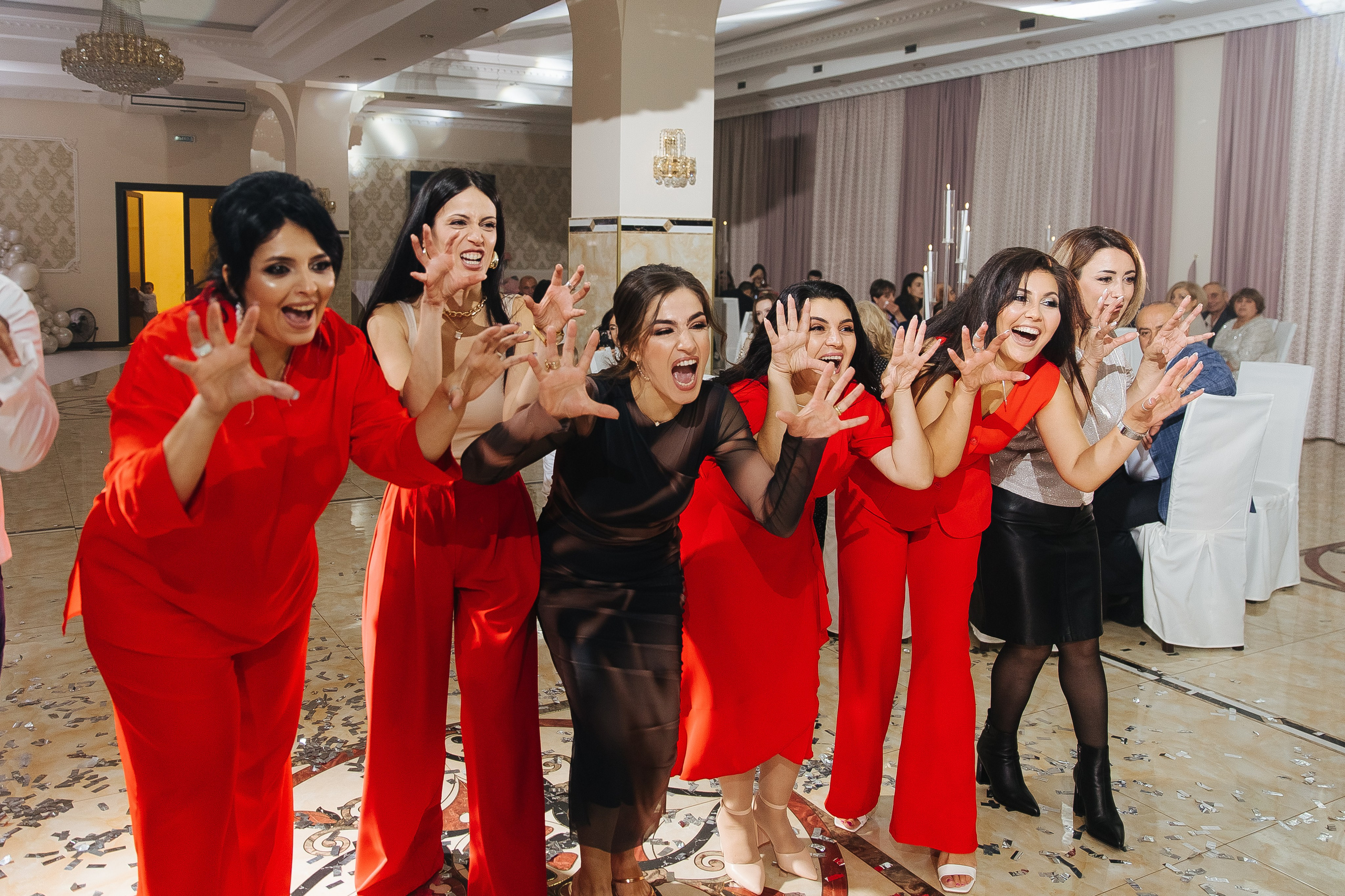 Ани и Назели. 35&5 День рождения, «Янтарь». Фотограф в Красноярске Надежда Воскресенская