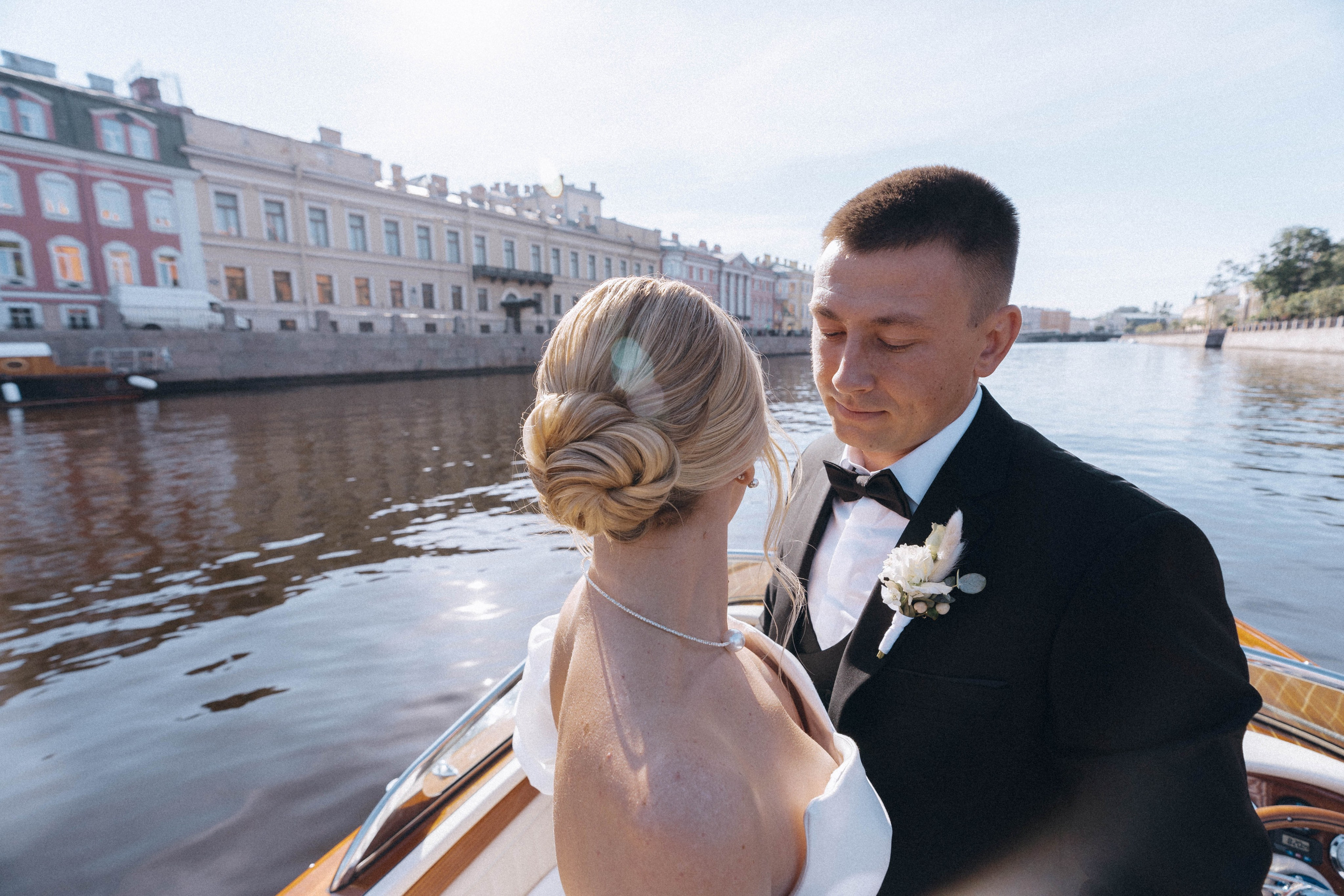 СВАДЕНБНАЯ СЬЕМКА НА КАТЕРЕ ПО КАНАЛАМ САНКТ-ПЕТЕРБУРГА И В АКВАТОРИИ НЕВЫ. Профессиональный фотограф, Санкт-Петербург — Виктория Богомолова