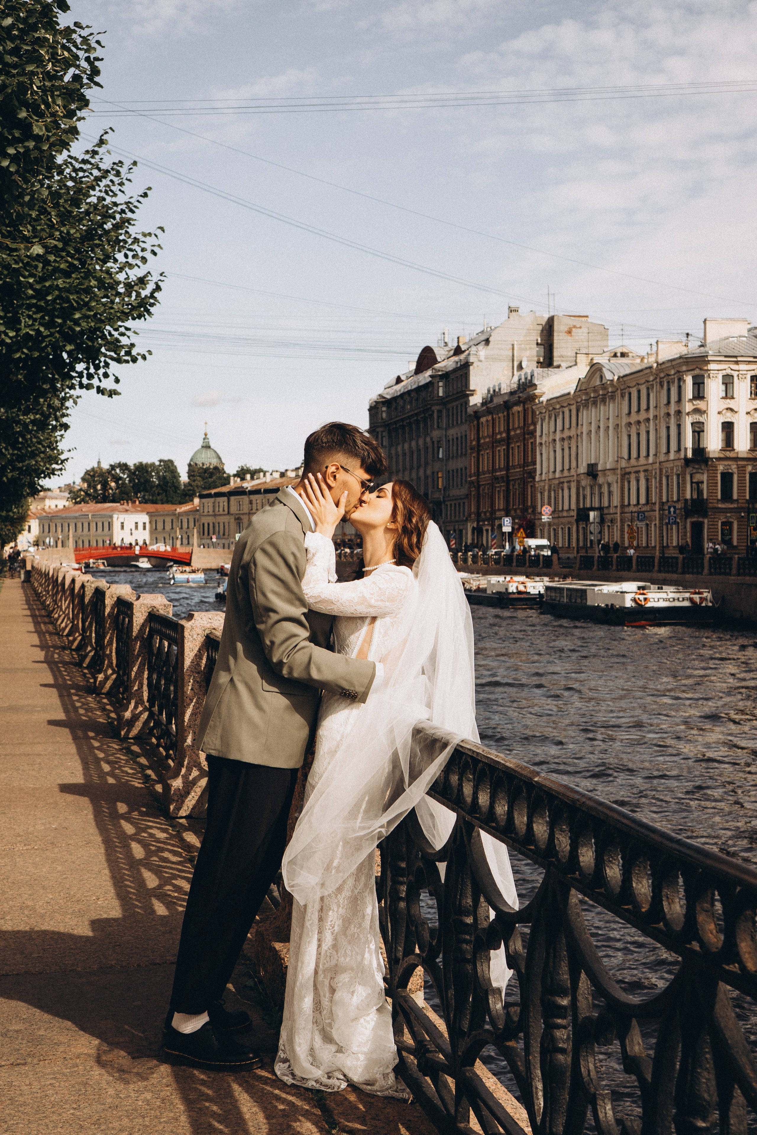 СВАДЕБНАЯ ПРОГУЛКА ВОЗЕ ИСАИКЕВСКОГО СОБОРА АСТОРИИ И ЗАКОНОДАЛЕТНОГО СОБРАНИЯ. Профессиональный фотограф, Санкт-Петербург — Виктория Богомолова