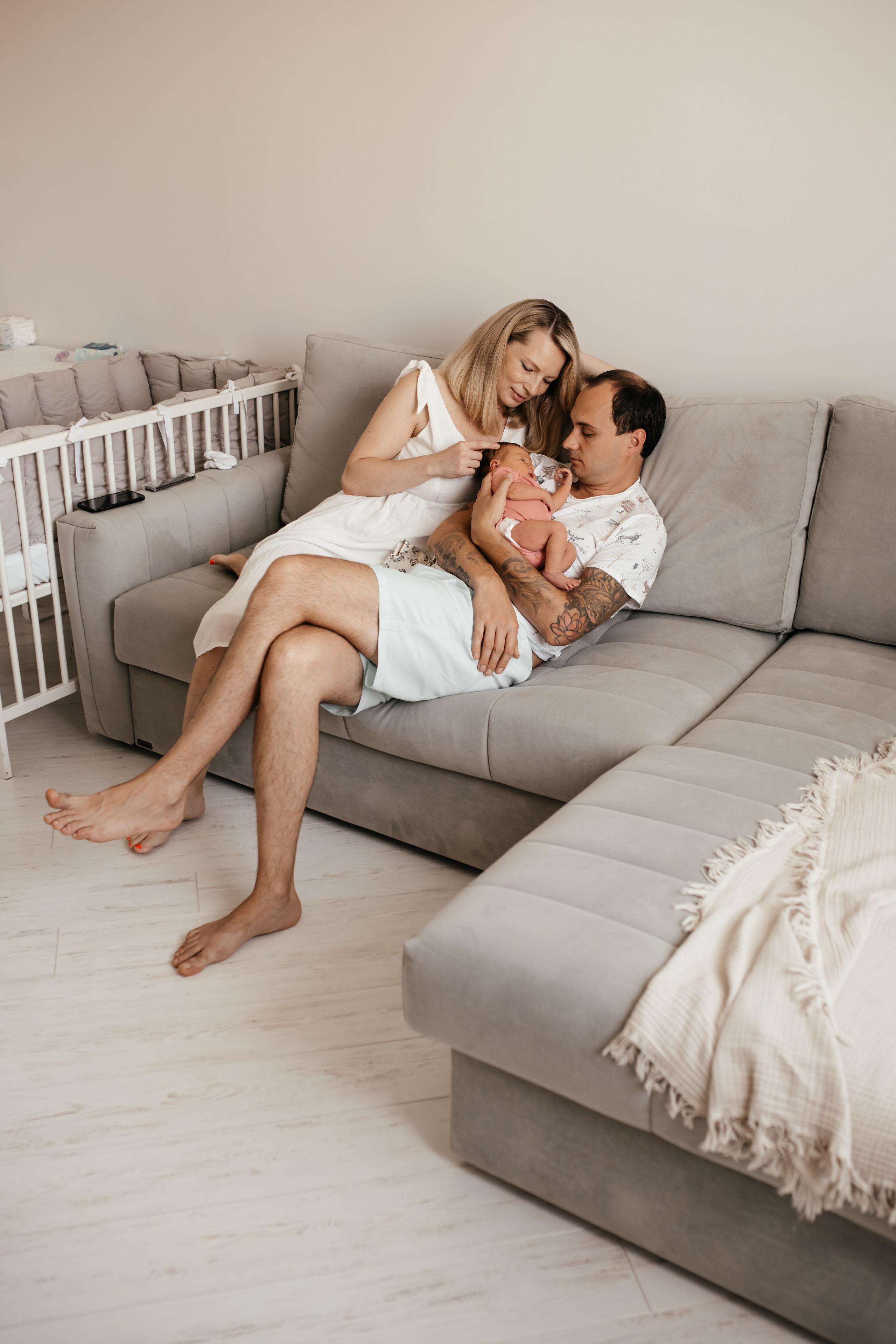 Первые дни Аси дома. Семейный фотограф в Томске Зарина Азизбаева