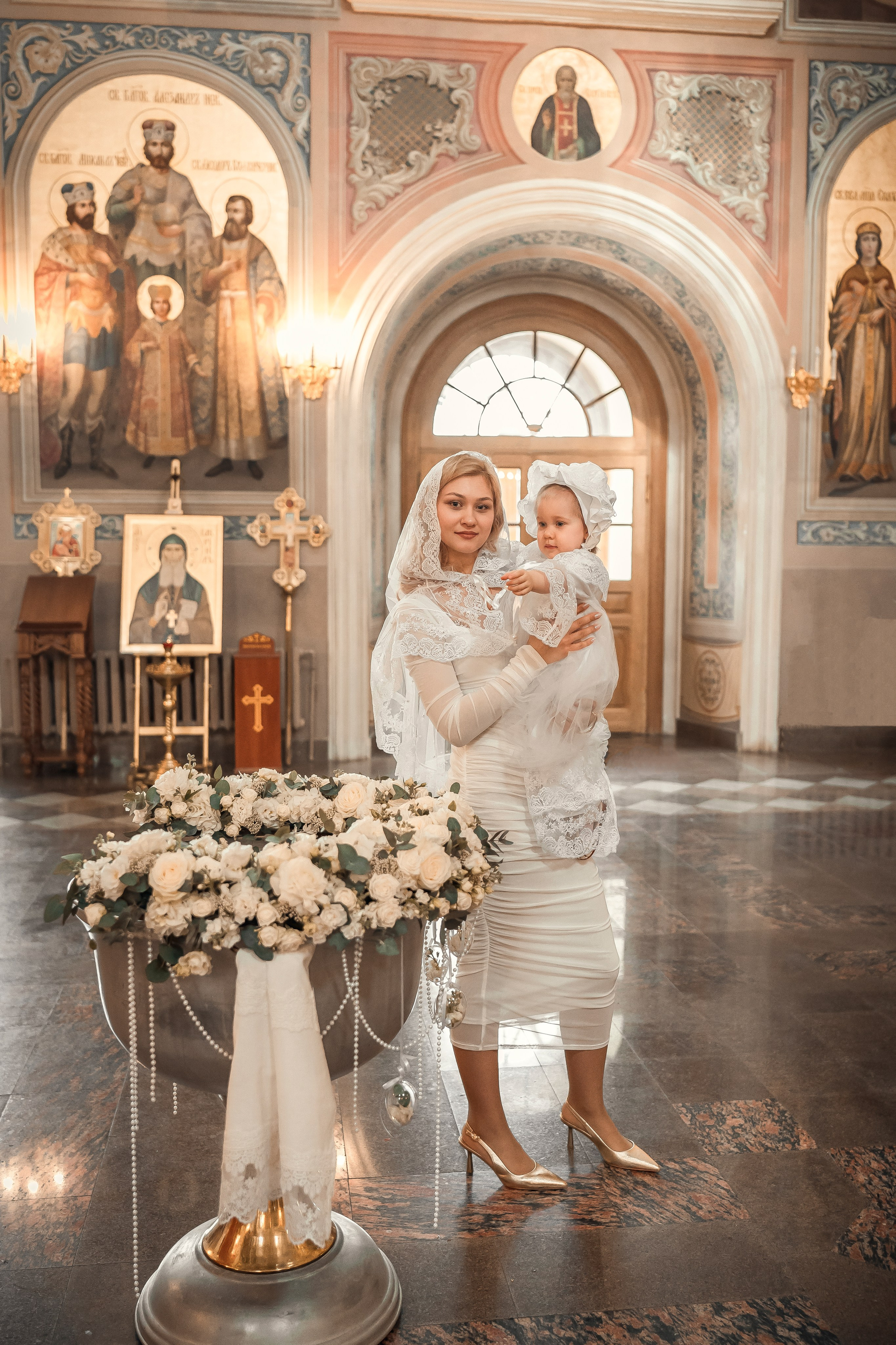 Крещение в Никольском храме в Заяицком. Москва. Семейный фотограф и фотограф на таинства в Москве Юлия Калайджян