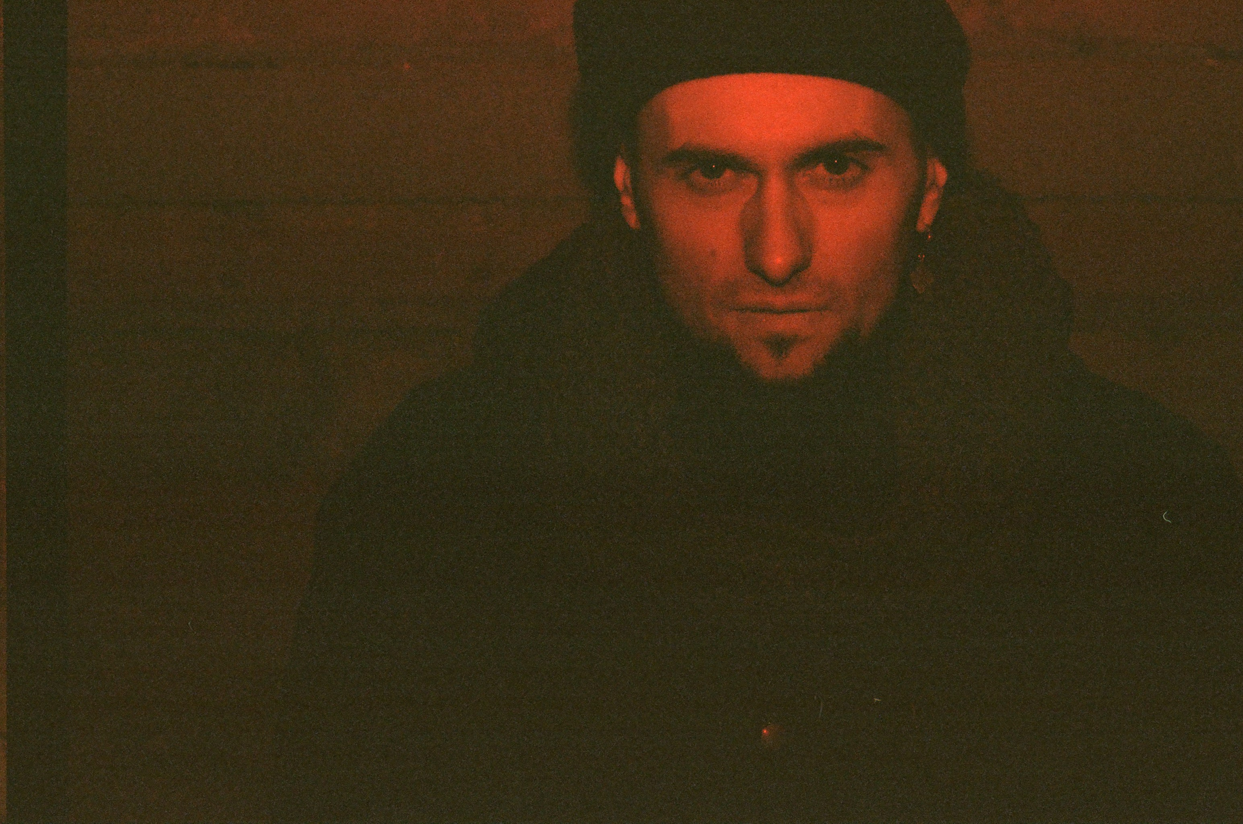 Фотосессия музыканта на пленочный фотоаппарат. Портретный фотограф на пленку в Москве