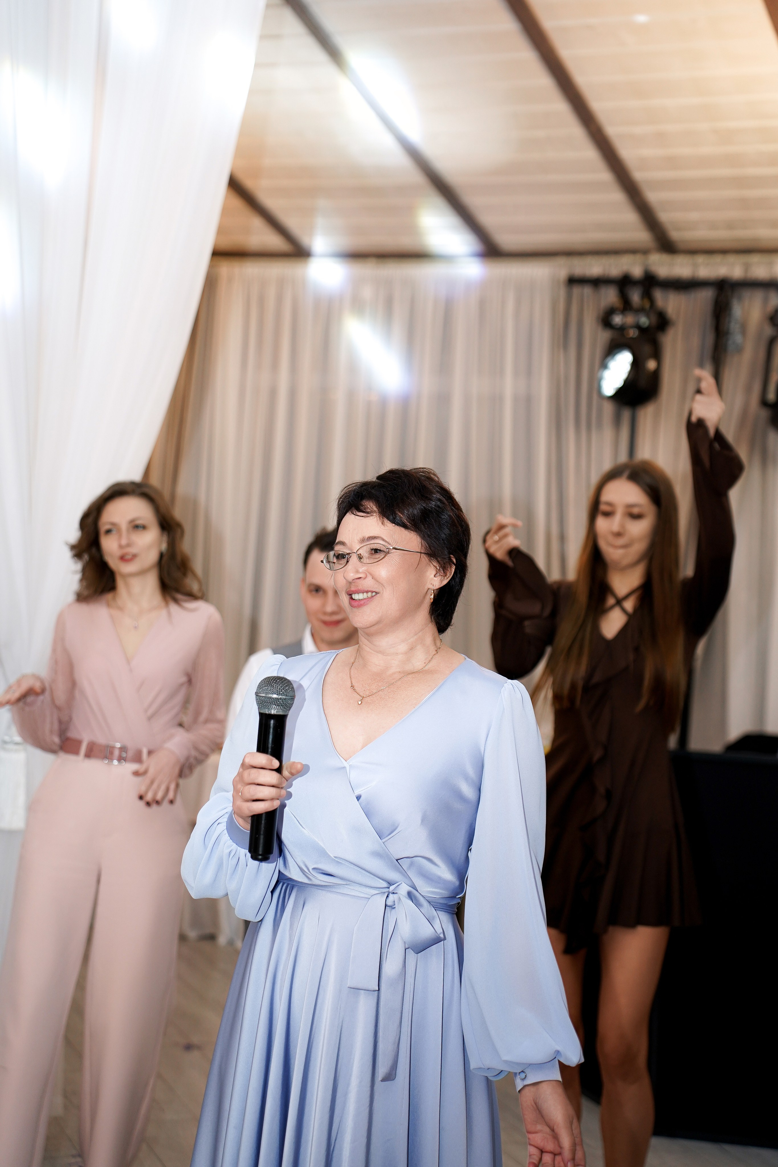 Свадебный банкет в беседке. Свадебный фотограф в Ростове-на-Дону. Таинство Крещения и Венчания, семейные фотосессии. Алёна Чёботова