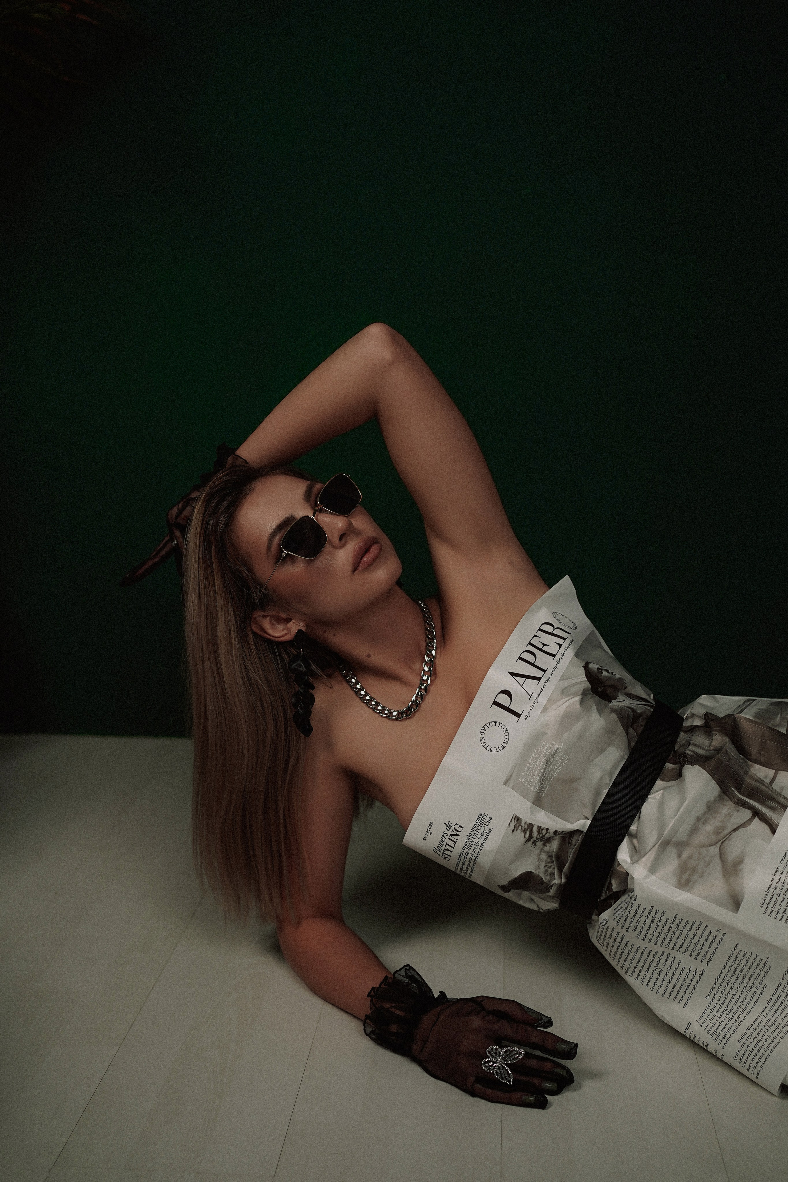 Фотостудия Рафинад. Женский фотограф Новочеркасск, Ростов-на-Дону, Шахты. Девушка в газете. Свадебный фотограф в Ростове-на-Дону. Таинство Крещения и Венчания, семейные фотосессии. Алёна Чёботова