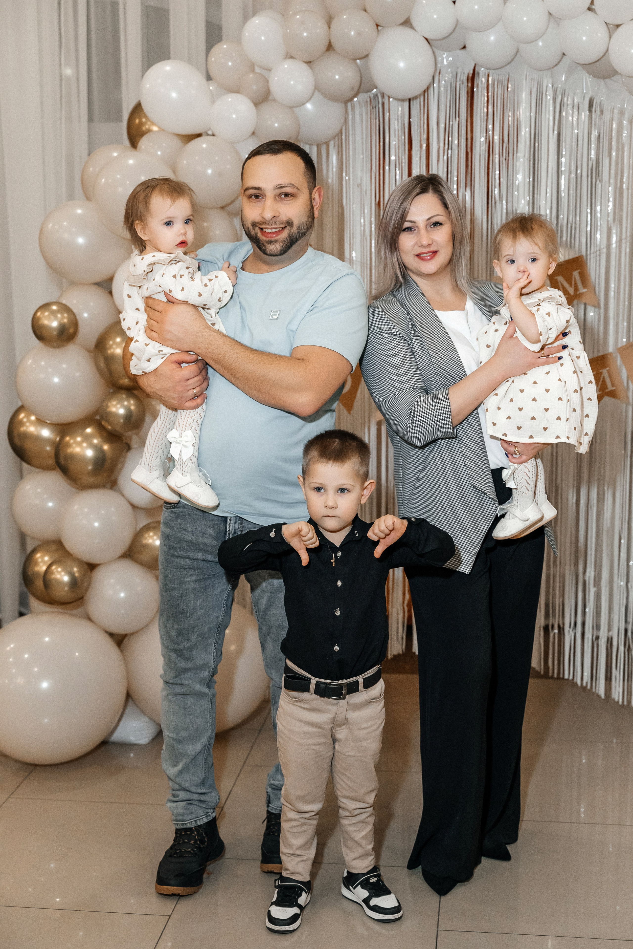 Александра и Виктория 1 годик. Семейный фотограф в Белгороде Амелина Алина