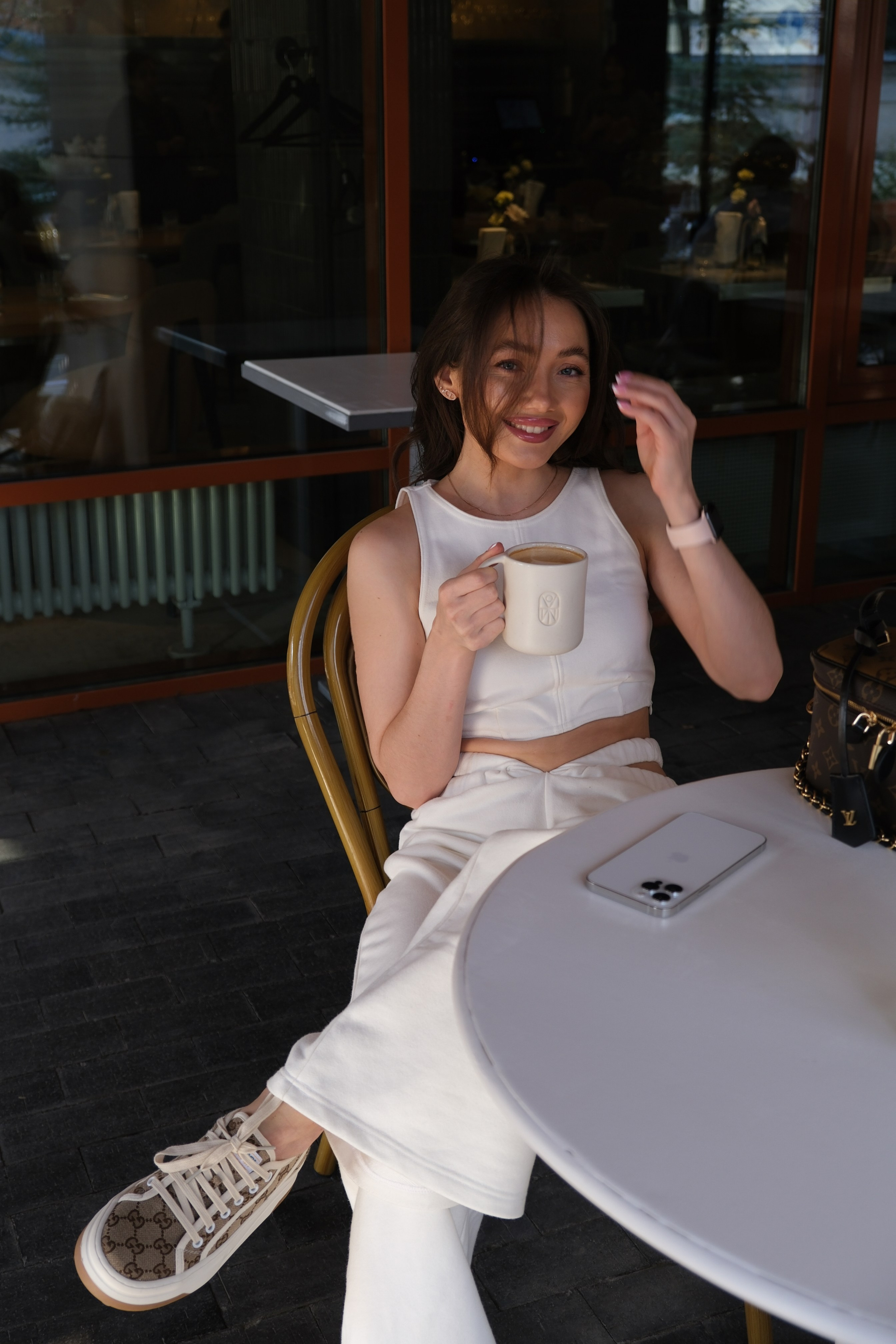 В кафе. Фотограф на камеру и мобильная съемка в Казани Лидия