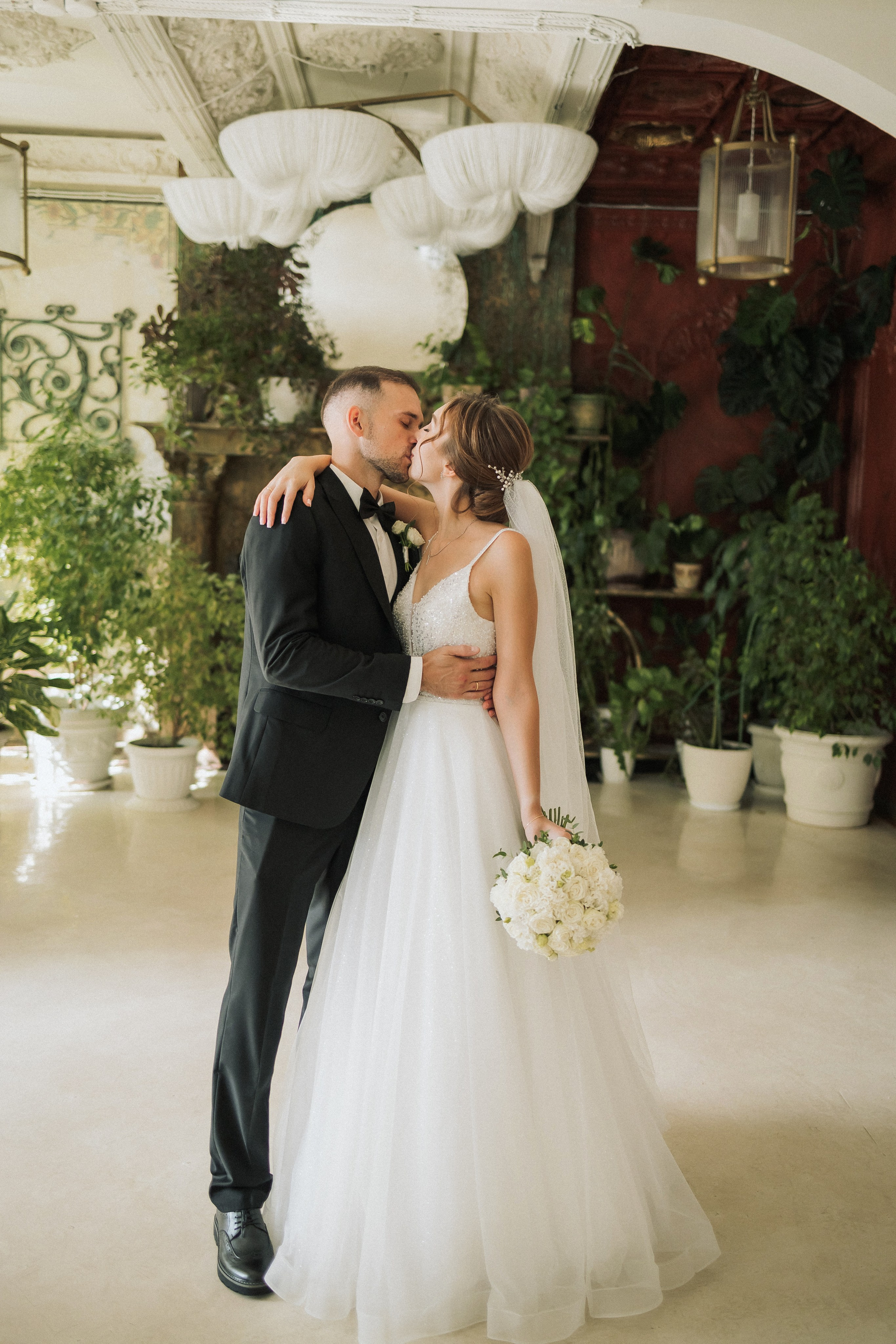 Свадебная прогулка Екатерины и Евгения. Свадебная фотография. Арина Рубах