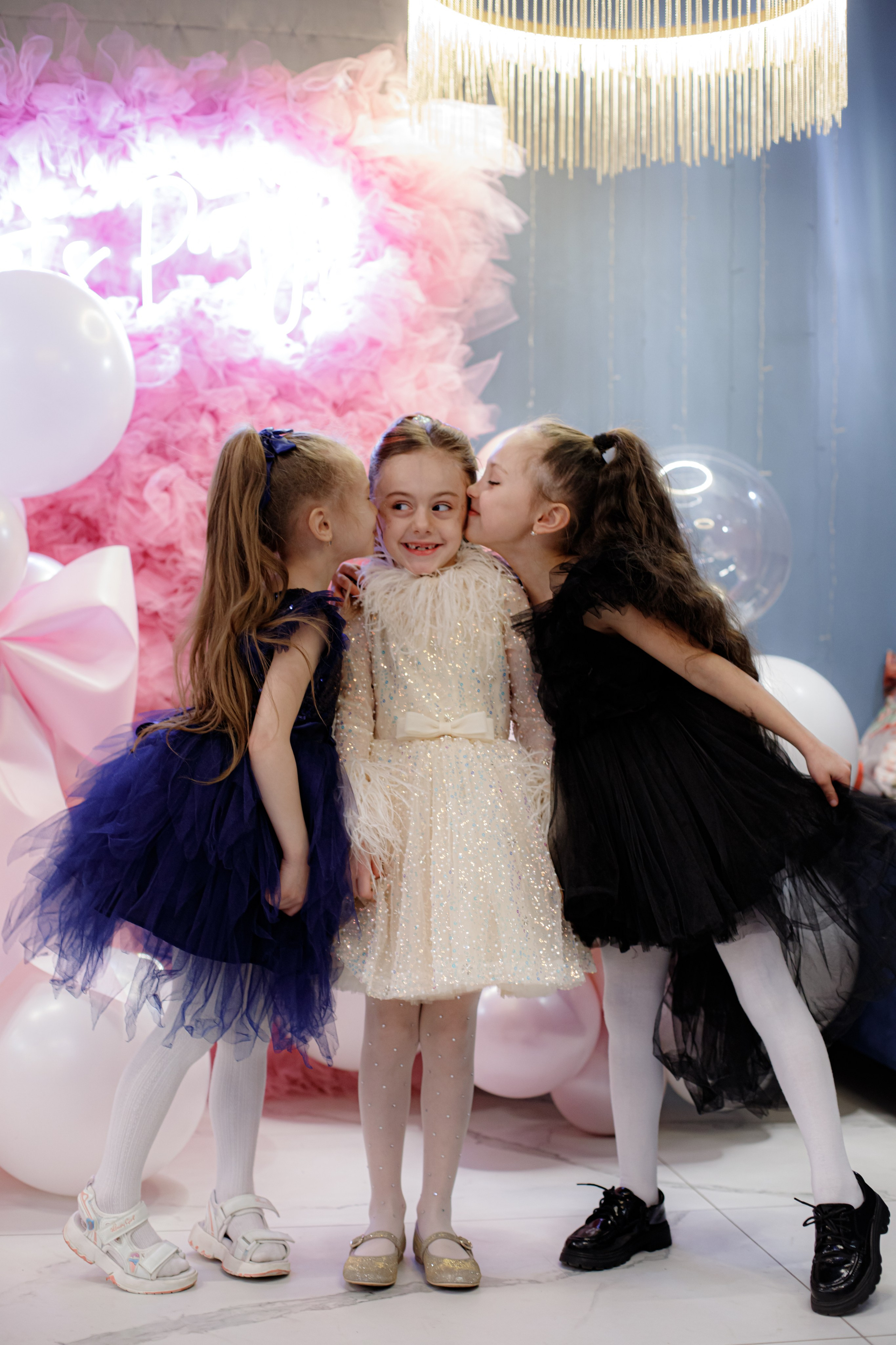 ASIA'S BIRTHDAY PARTY. Photokarish