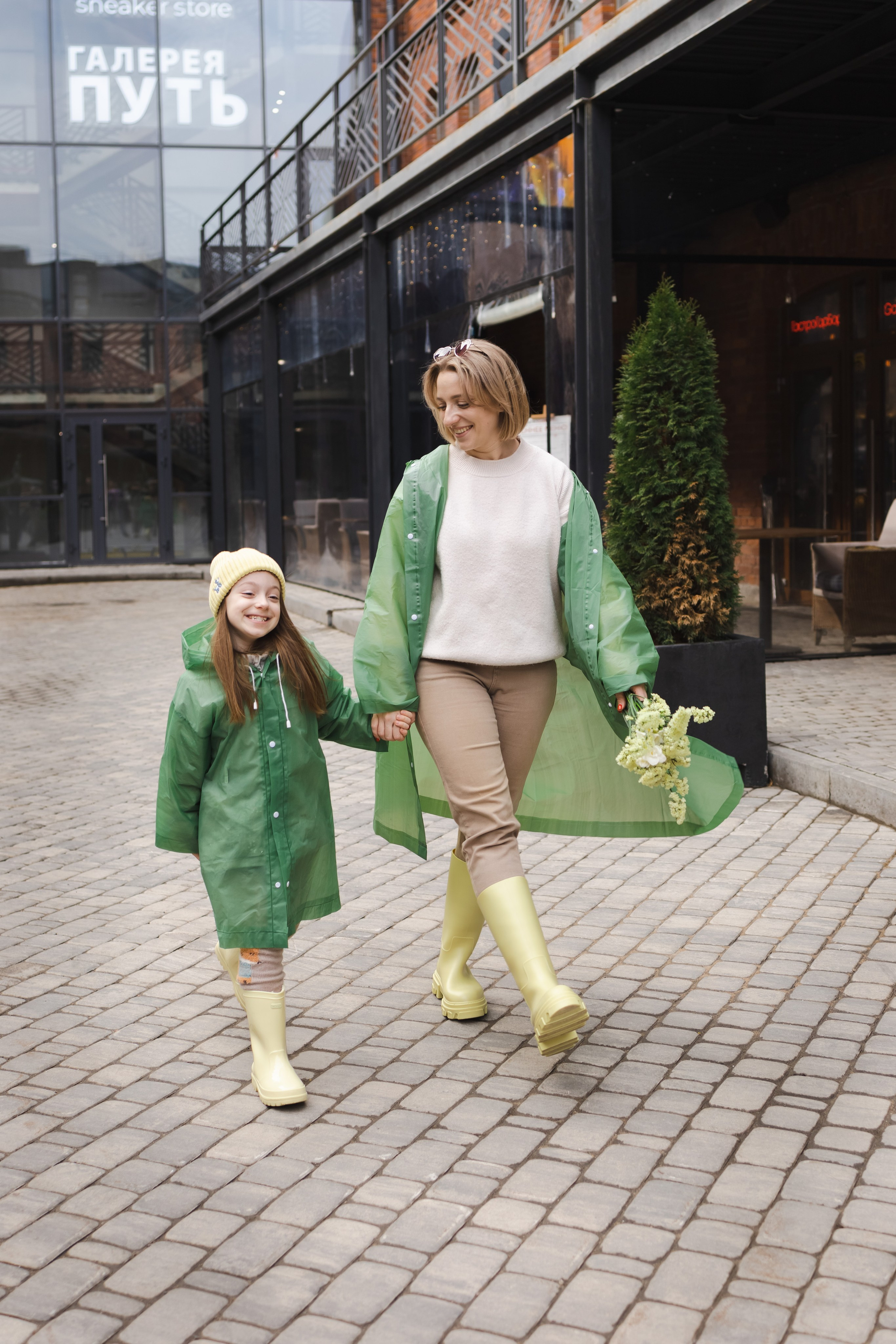 фотосессия под дождем в дождевиках