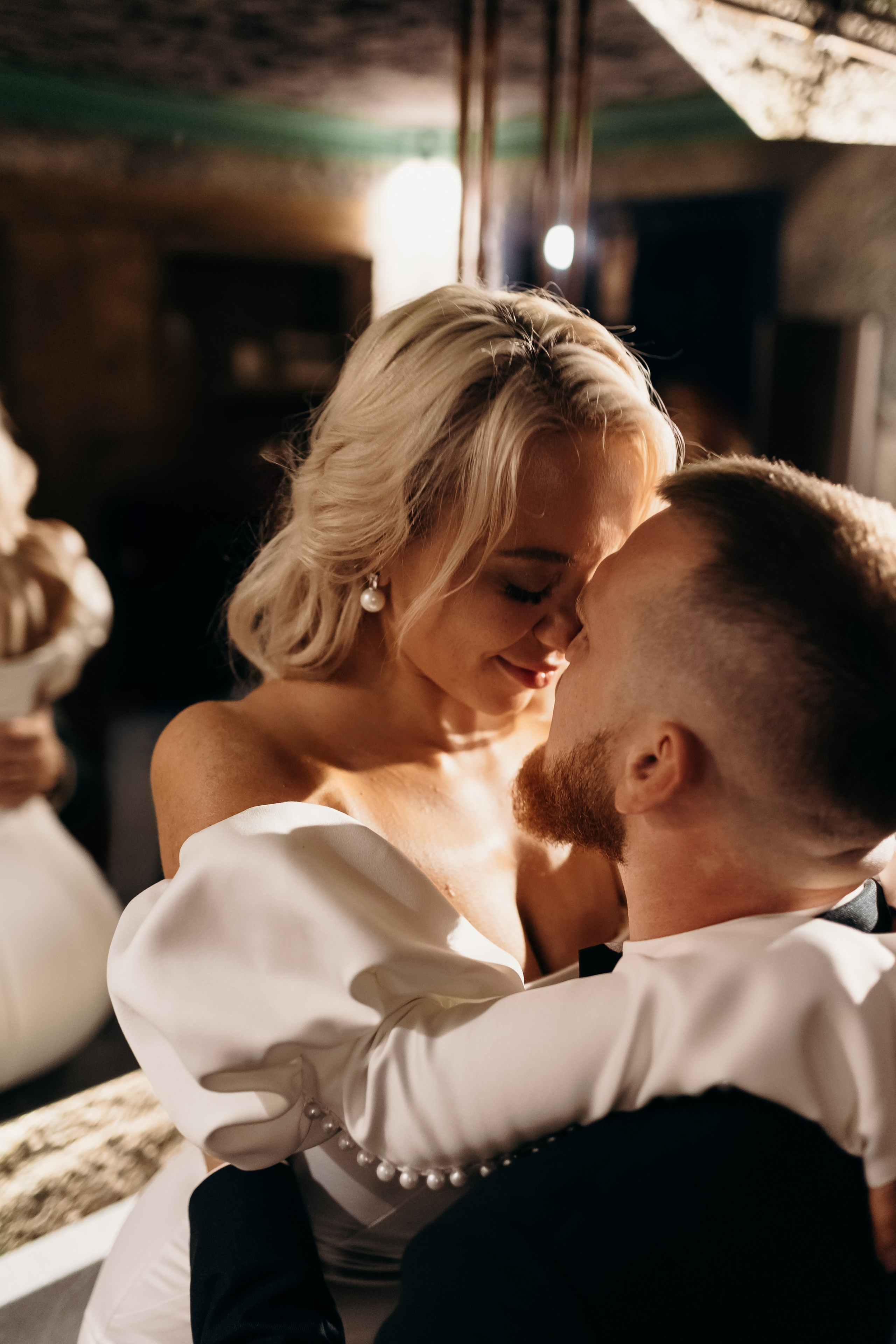 Александр и Елена (сборы, ресторан). Фотограф свадебный семейный в Красноярске Шукшина Наталья