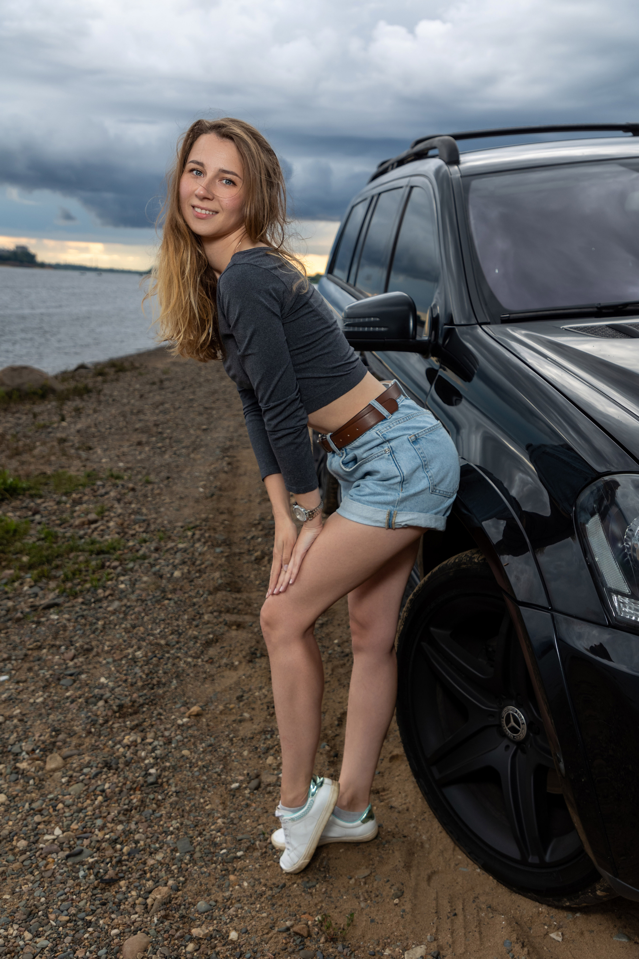 Фотосессия с автомобилем для прекрасной девушки на берегу Волги. Коммерческий фотограф Андрей Тремасов