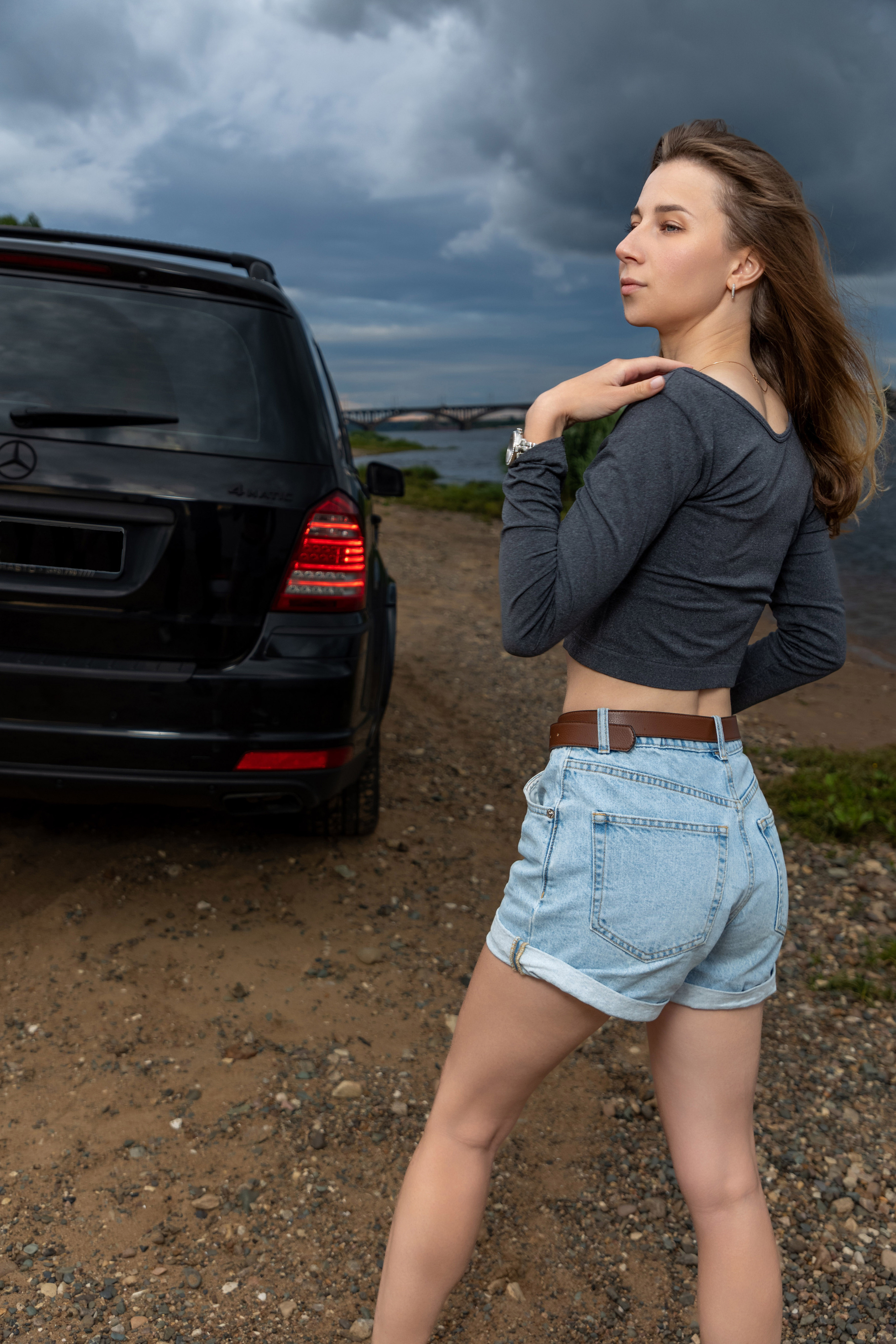 Фотосессия с автомобилем для прекрасной девушки на берегу Волги. Коммерческий фотограф Андрей Тремасов
