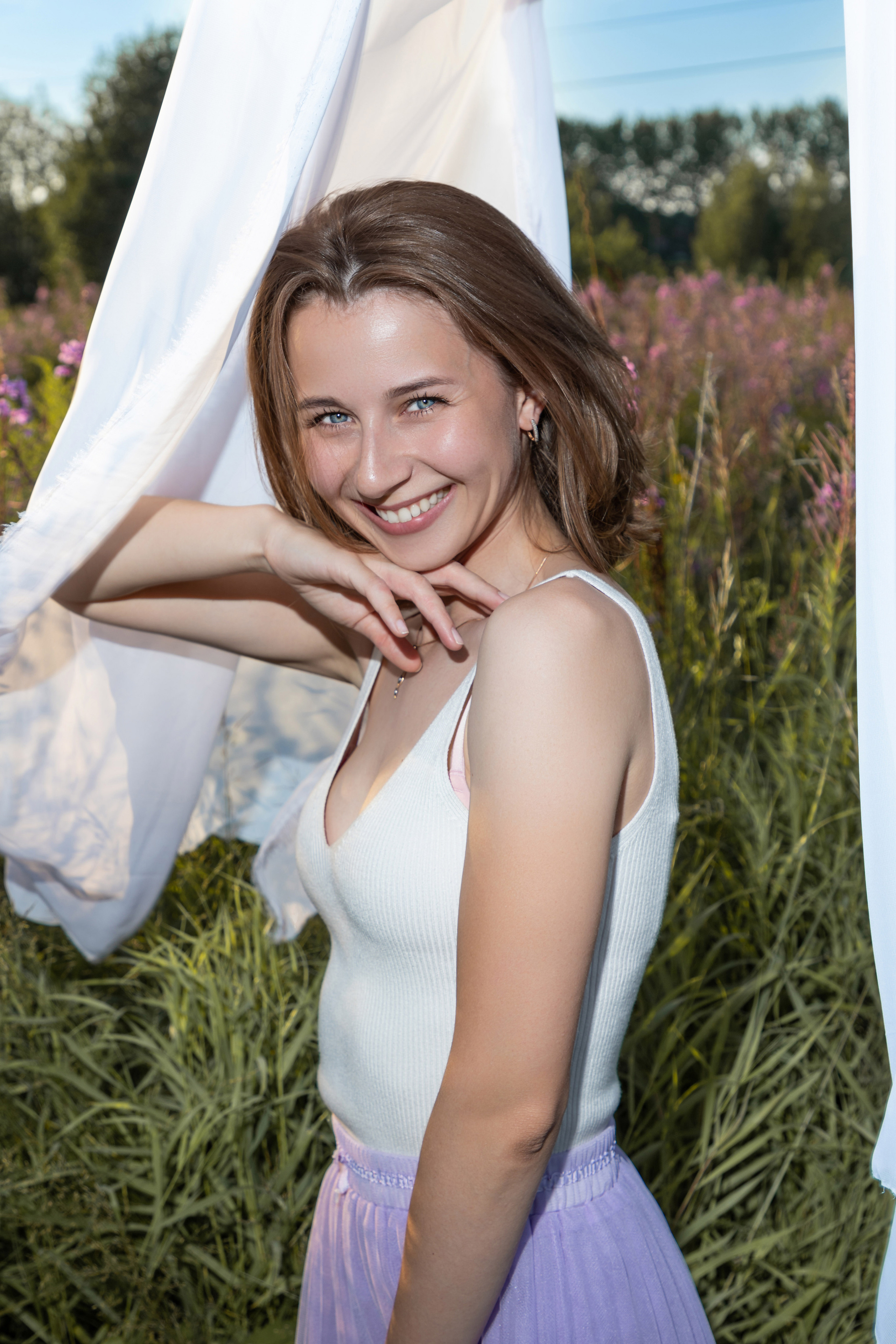 Съёмка девушки в цветущем поле. Коммерческий фотограф Андрей Тремасов