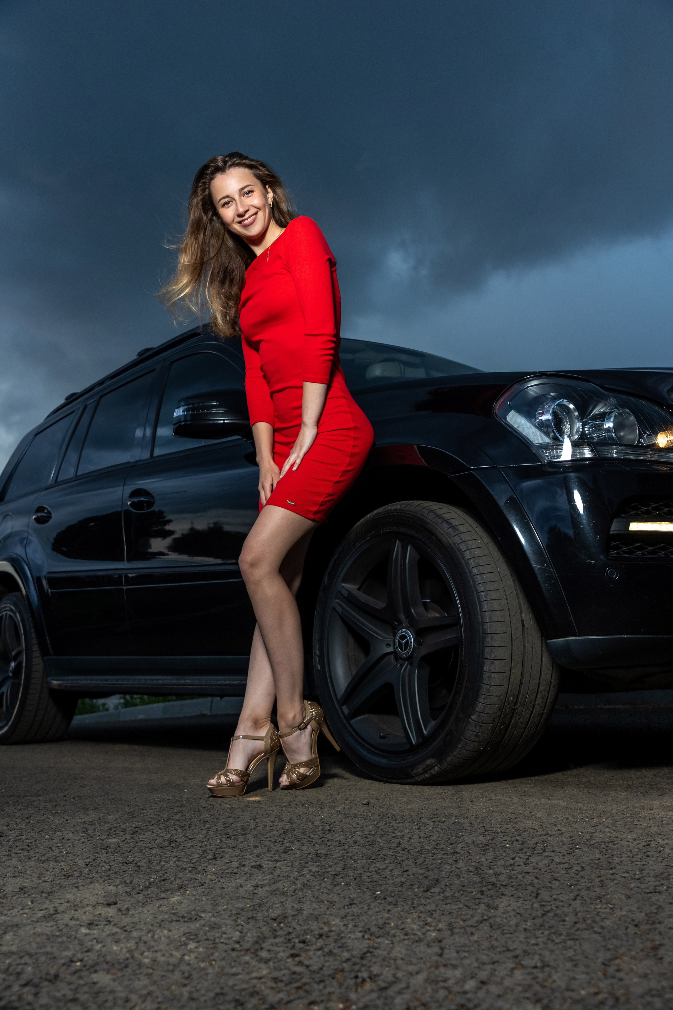 Фотосессия с автомобилем для прекрасной девушки на берегу Волги. Коммерческий фотограф Андрей Тремасов