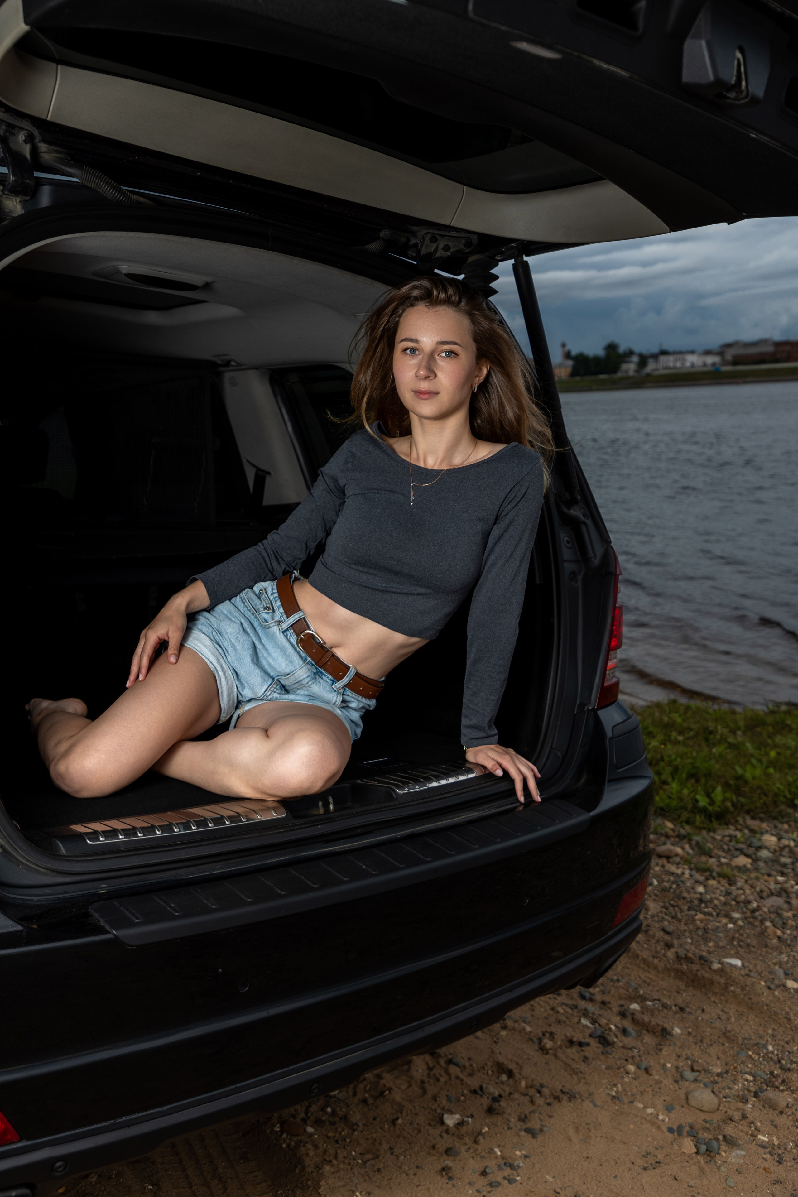 Фотосессия с автомобилем для прекрасной девушки на берегу Волги. Коммерческий фотограф Андрей Тремасов