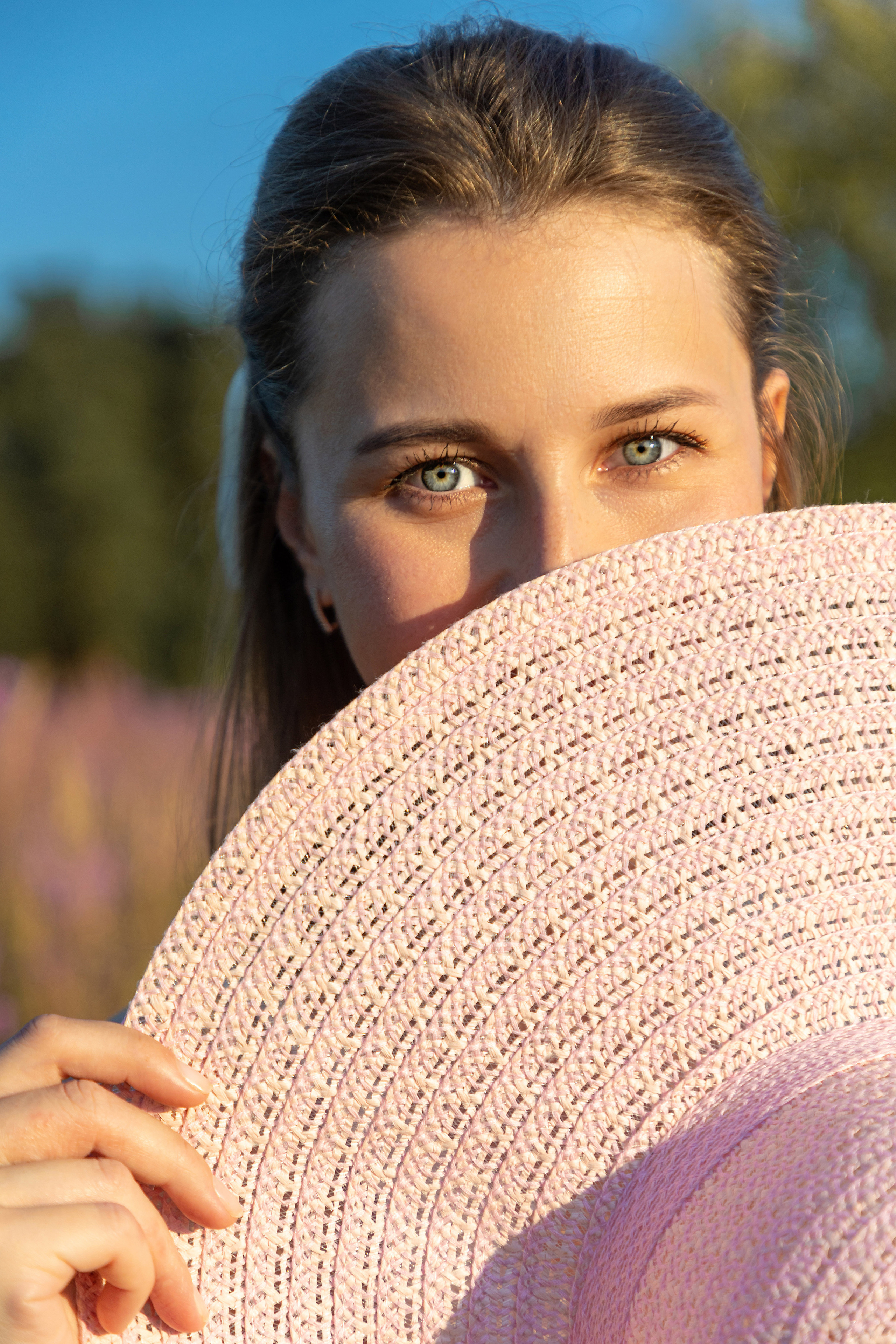 Съёмка девушки в цветущем поле. Коммерческий фотограф Андрей Тремасов