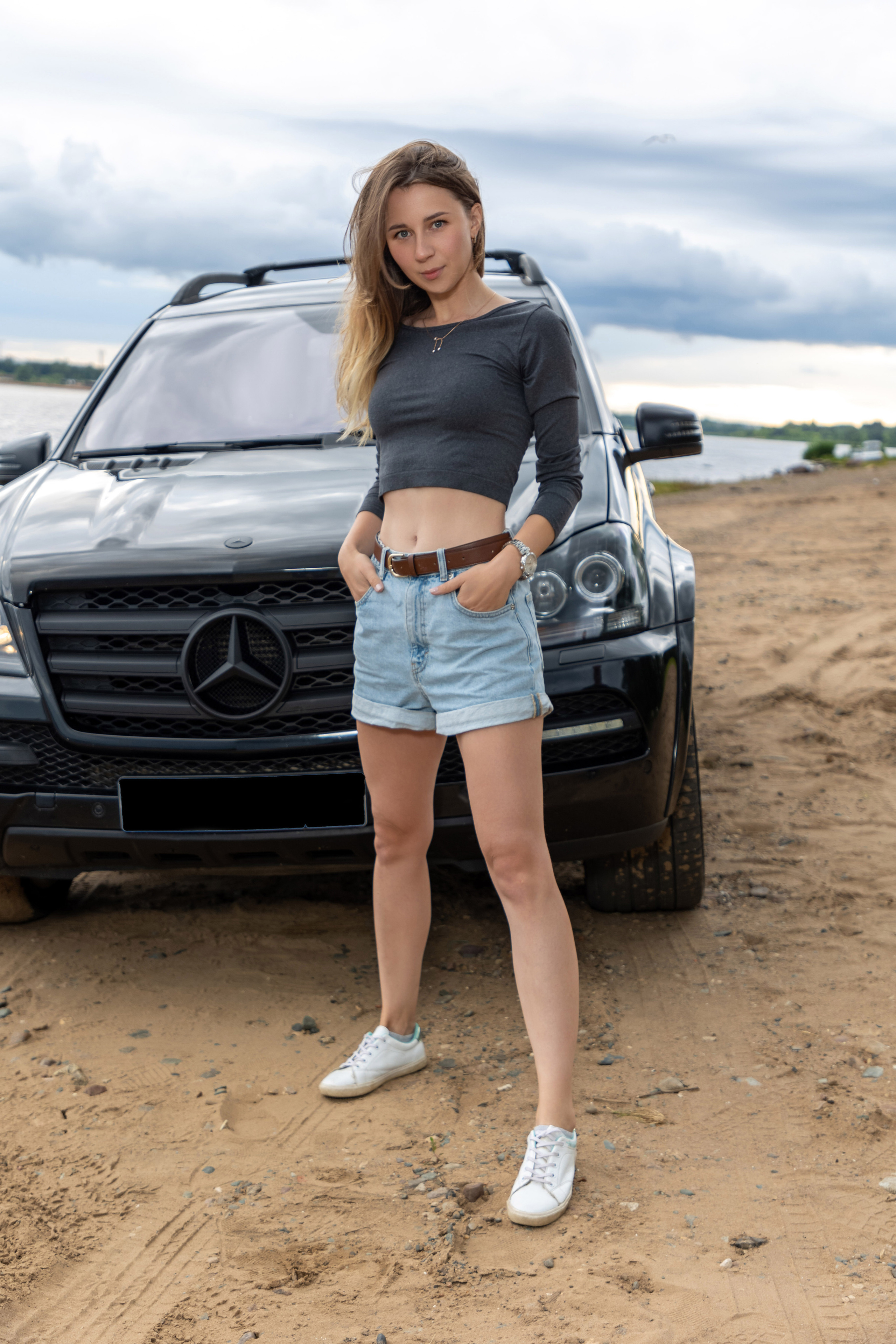 Фотосессия с автомобилем для прекрасной девушки на берегу Волги. Коммерческий фотограф Андрей Тремасов