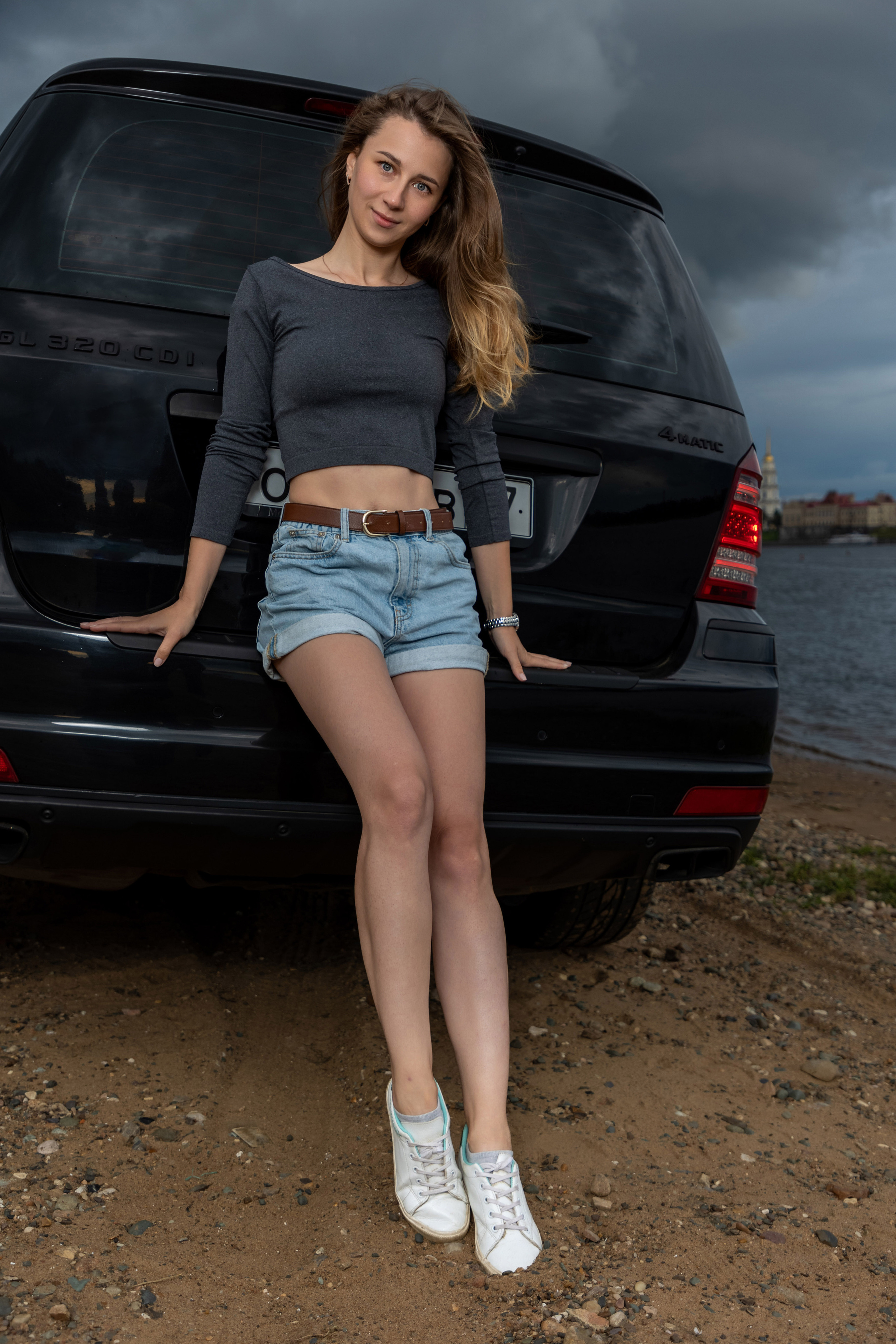 Фотосессия с автомобилем для прекрасной девушки на берегу Волги. Коммерческий фотограф Андрей Тремасов