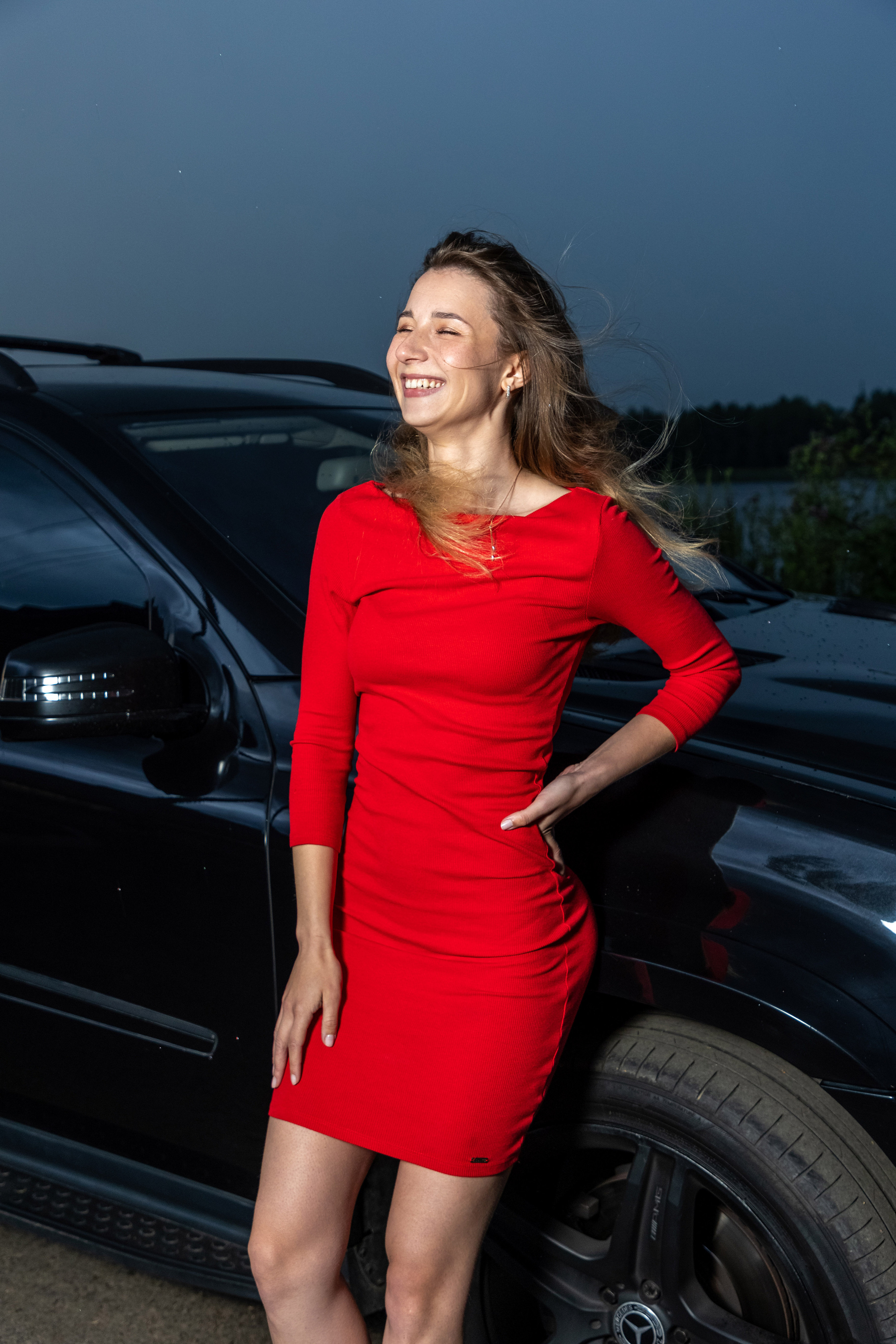 Фотосессия с автомобилем для прекрасной девушки на берегу Волги. Коммерческий фотограф Андрей Тремасов