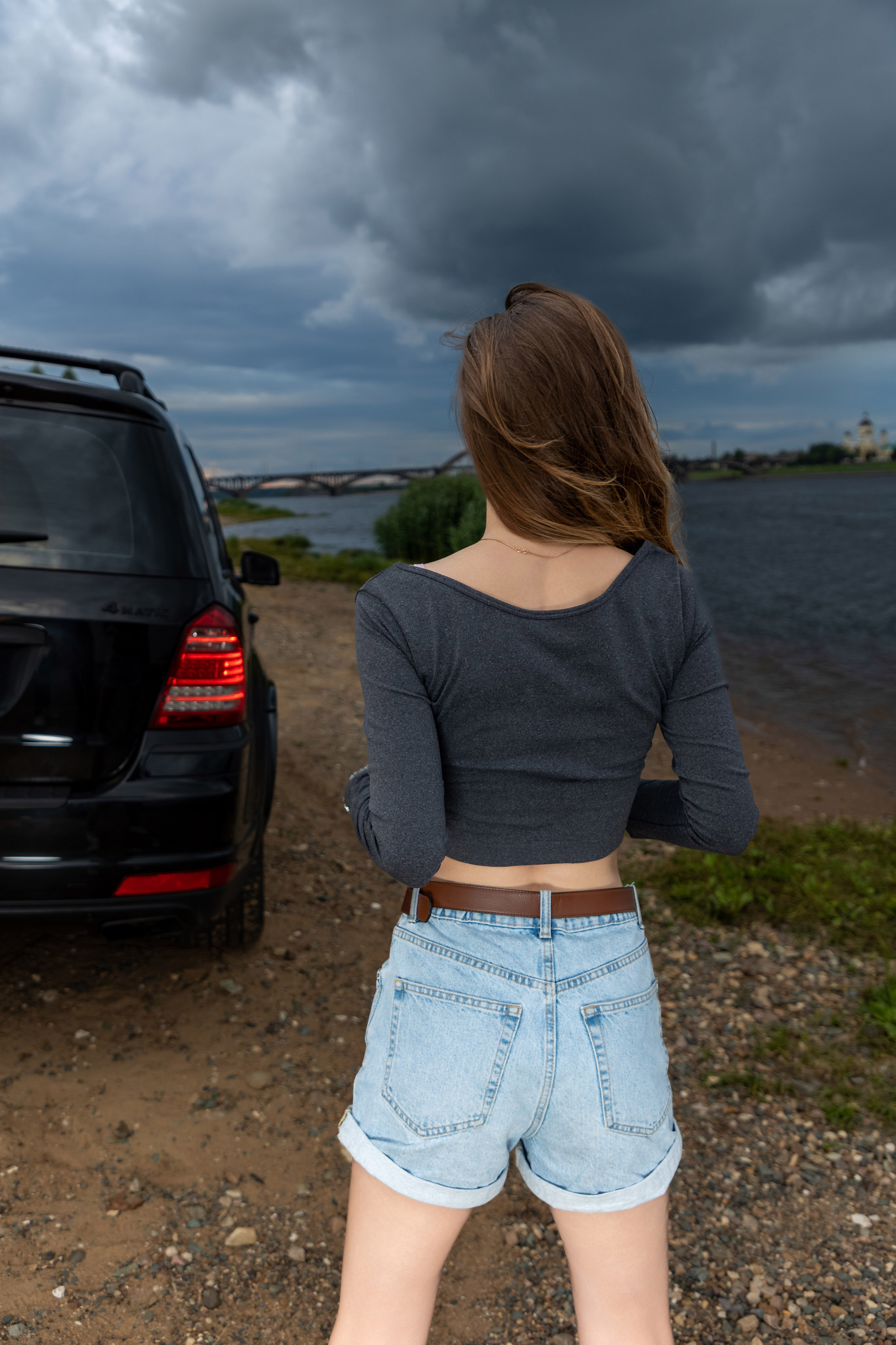 Фотосессия с автомобилем для прекрасной девушки на берегу Волги. Коммерческий фотограф Андрей Тремасов