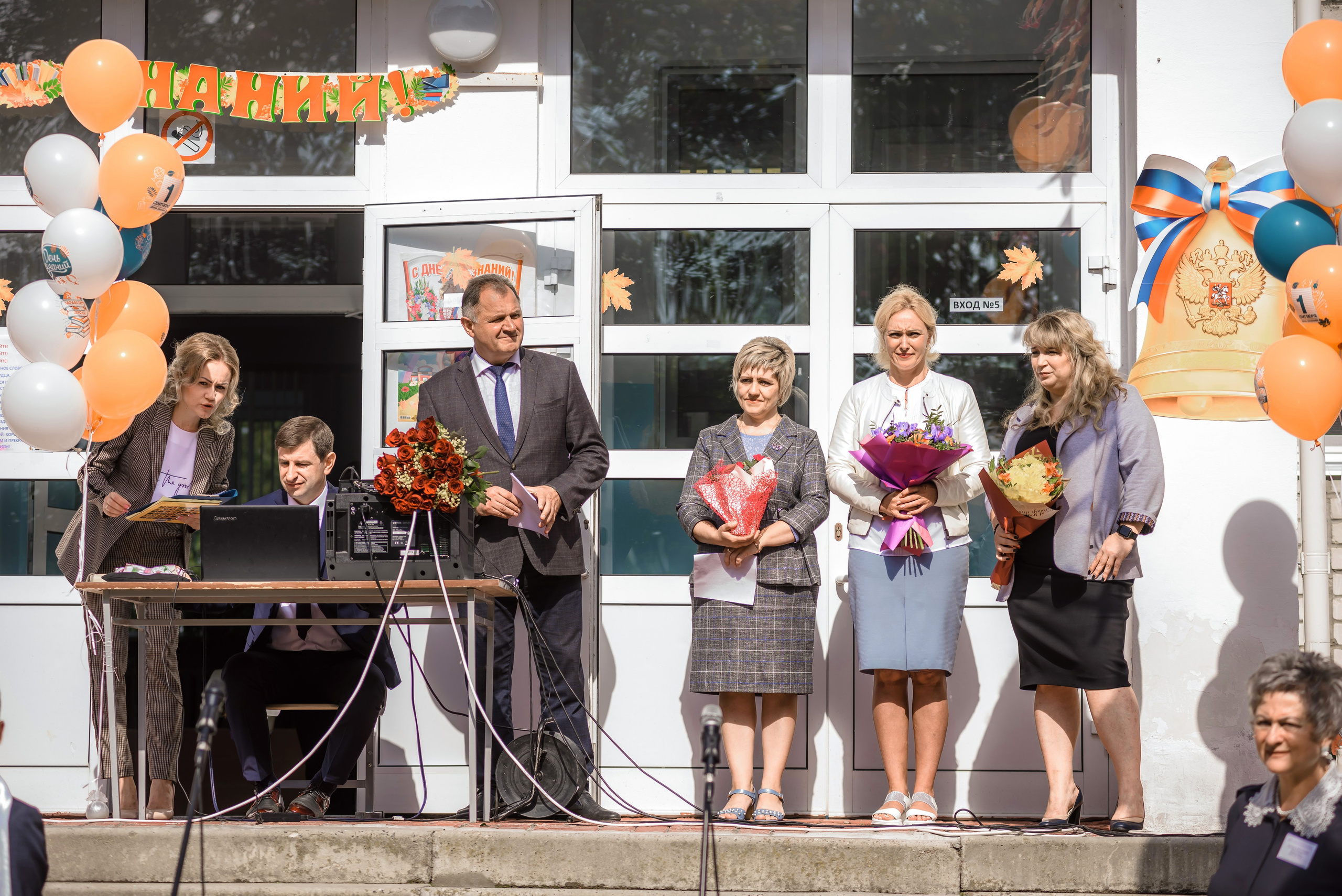 Линейка 11-е классы 2023. Фотограф Галина Лисанова, г. Брянск