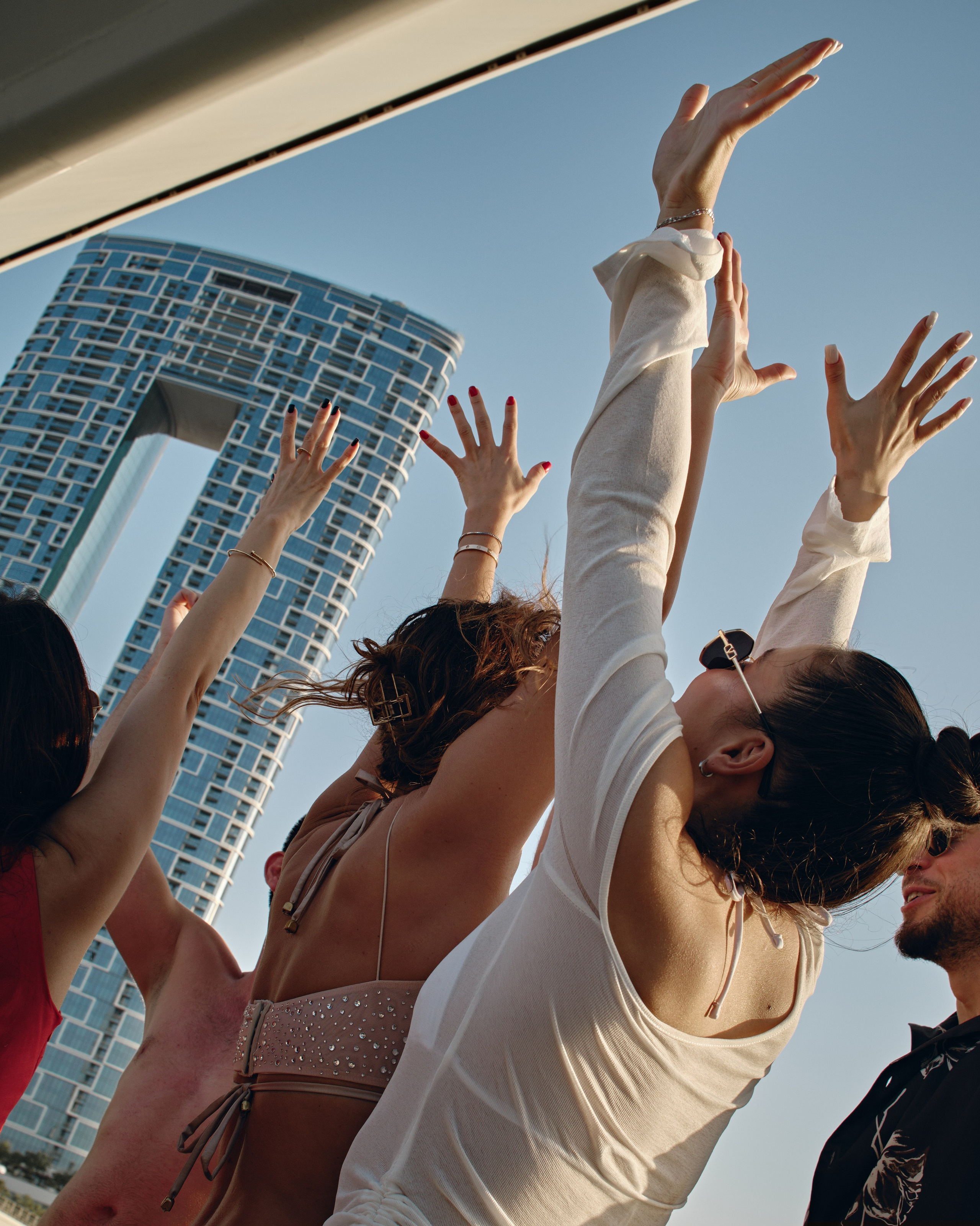 PAVEL DEREVYANKO. NOIZOMAX Художественный фотограф в Дубай