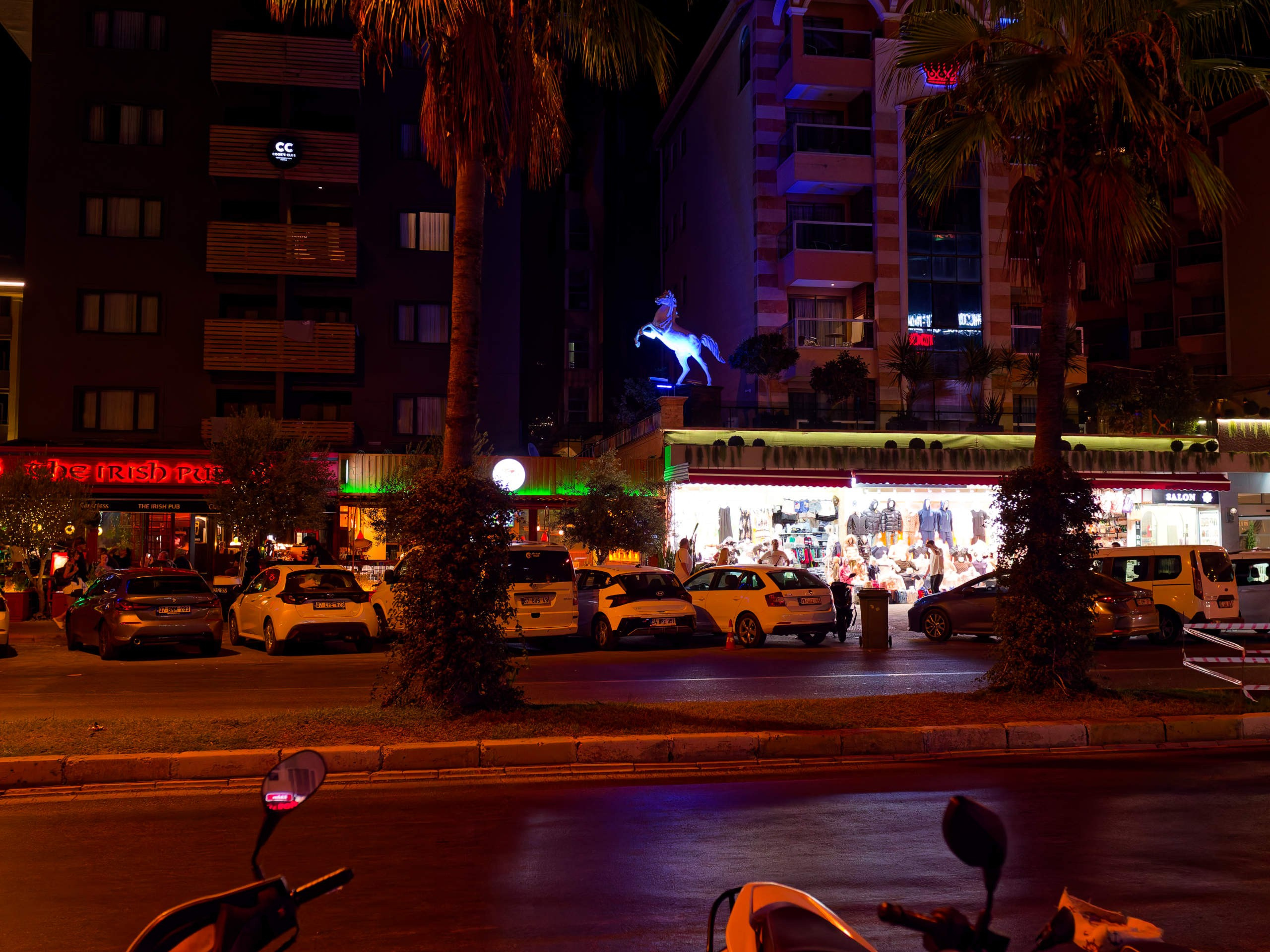 Алания 2025, город, стрит-фото. Избранные фотографии