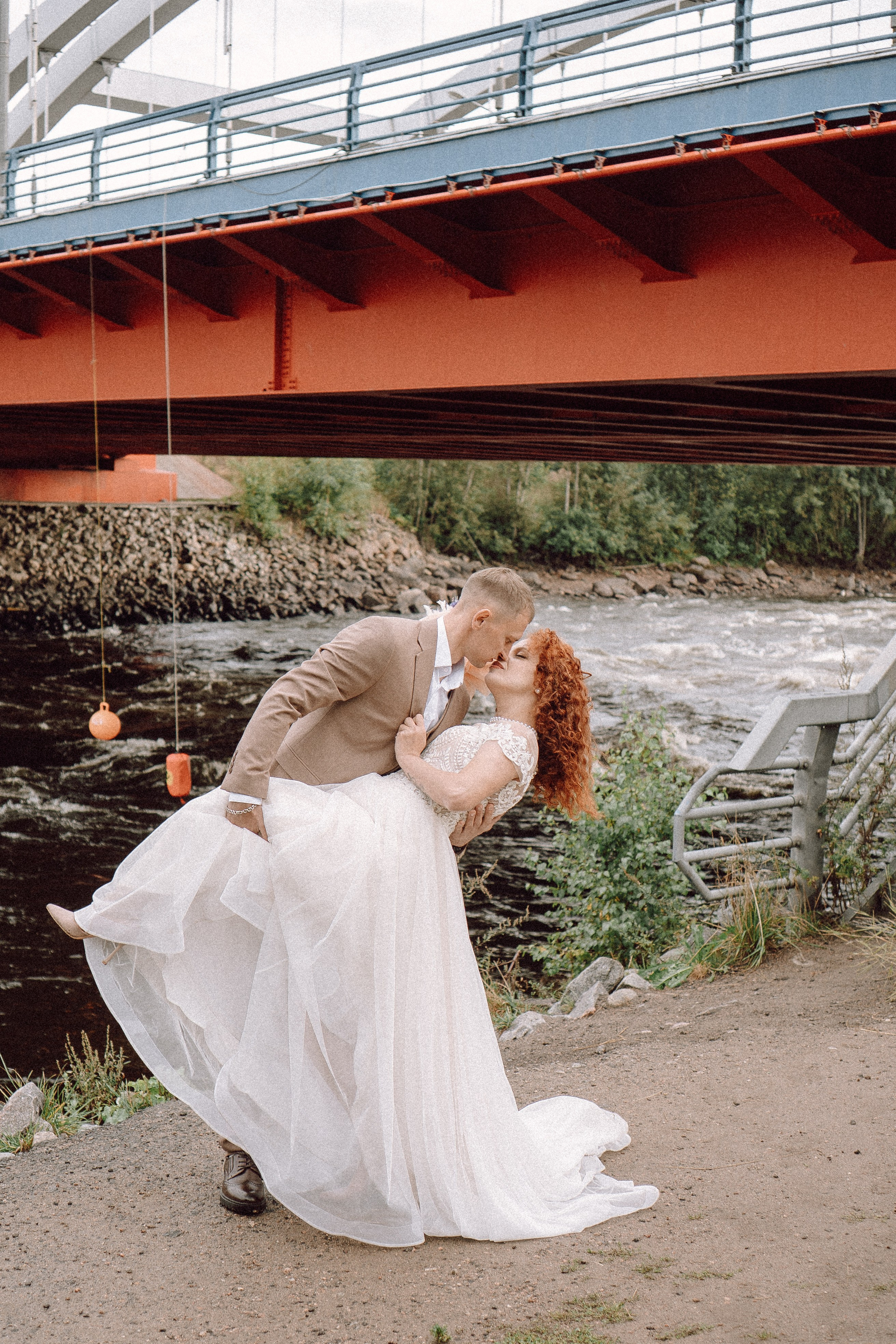 СВАДЕБНАЯ ФОТОСЕССИИЯ ПАРЫ В ГОРОДЕ ПРИОЗЕРСК В СОСНОВОМ ЛЕСУ И С ПИКАПОМ. Профессиональный фотограф, Санкт-Петербург — Виктория Богомолова