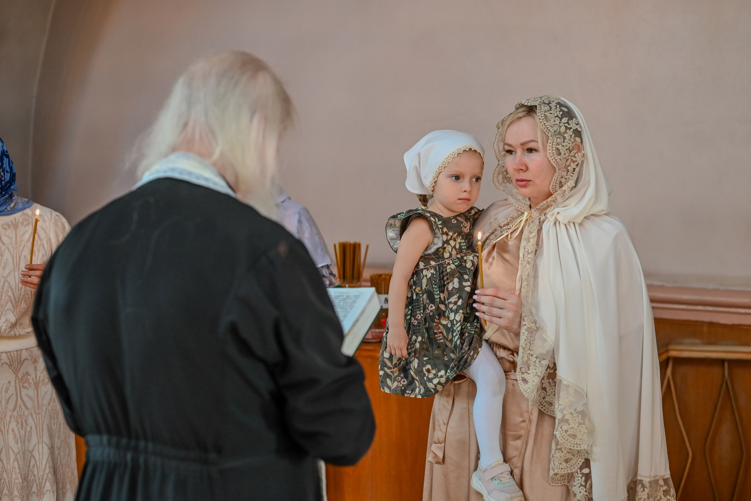 Крещение мама Анна. Семейный и детский фотограф Москва