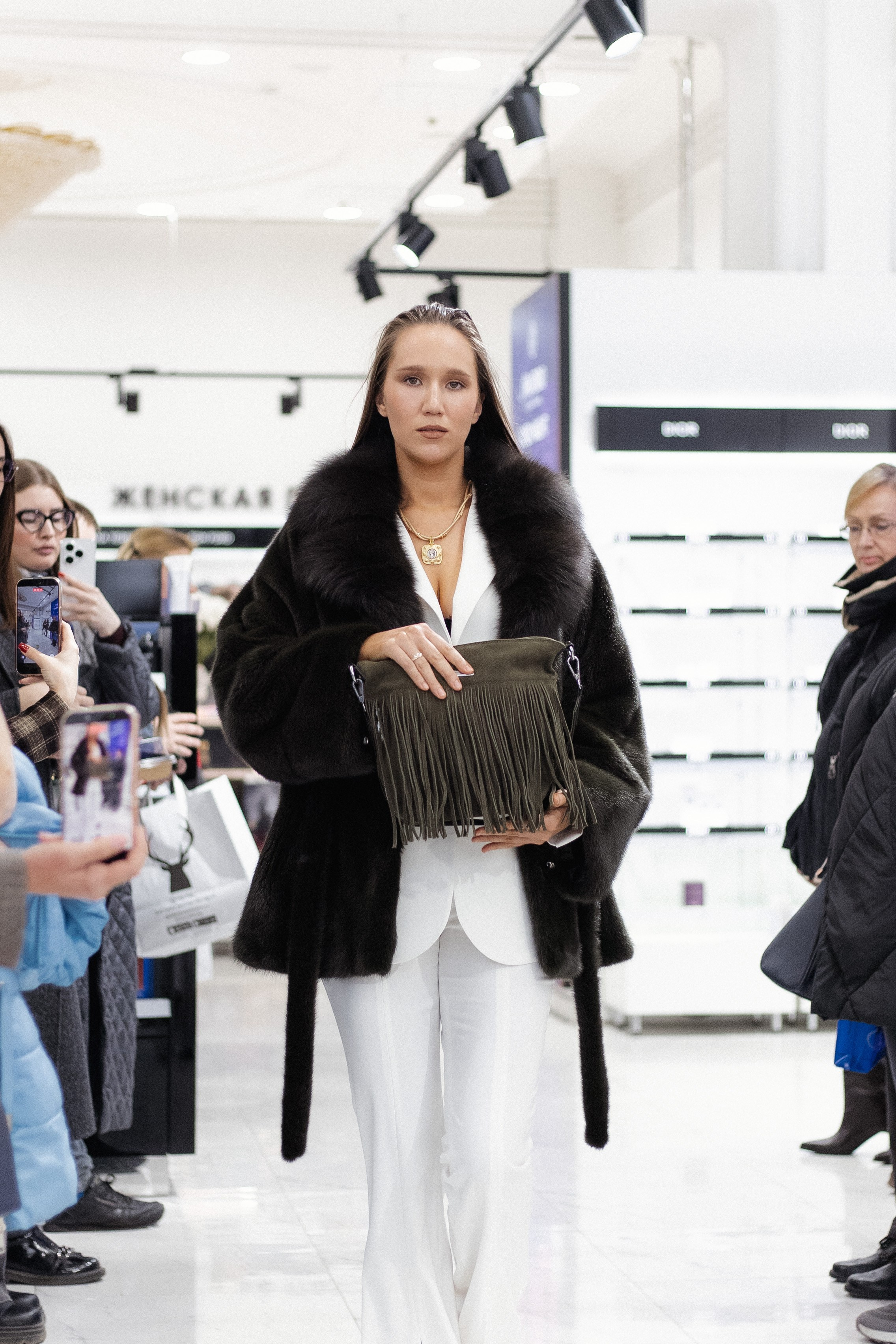 ВЫХОД В СВЕТ. СВОИ. ФОТООТЧЕТЫ-СОБЫТИЯ-МЕСТА