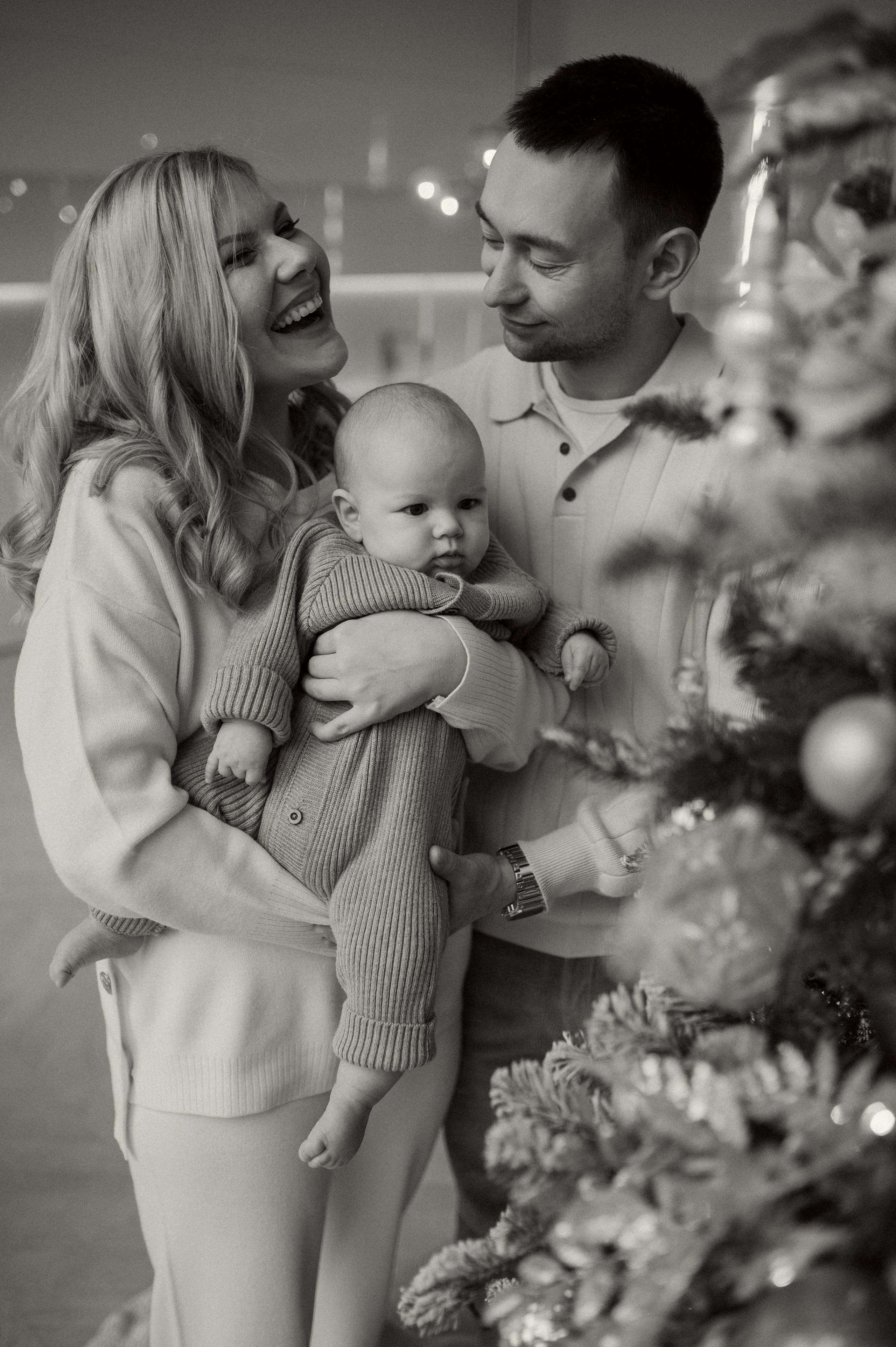 Новогодняя фотосессия в студии с малышом 6 месяцев в Бутово. Семейная фотосессия Бутово Москва фотограф Алина Морщагина