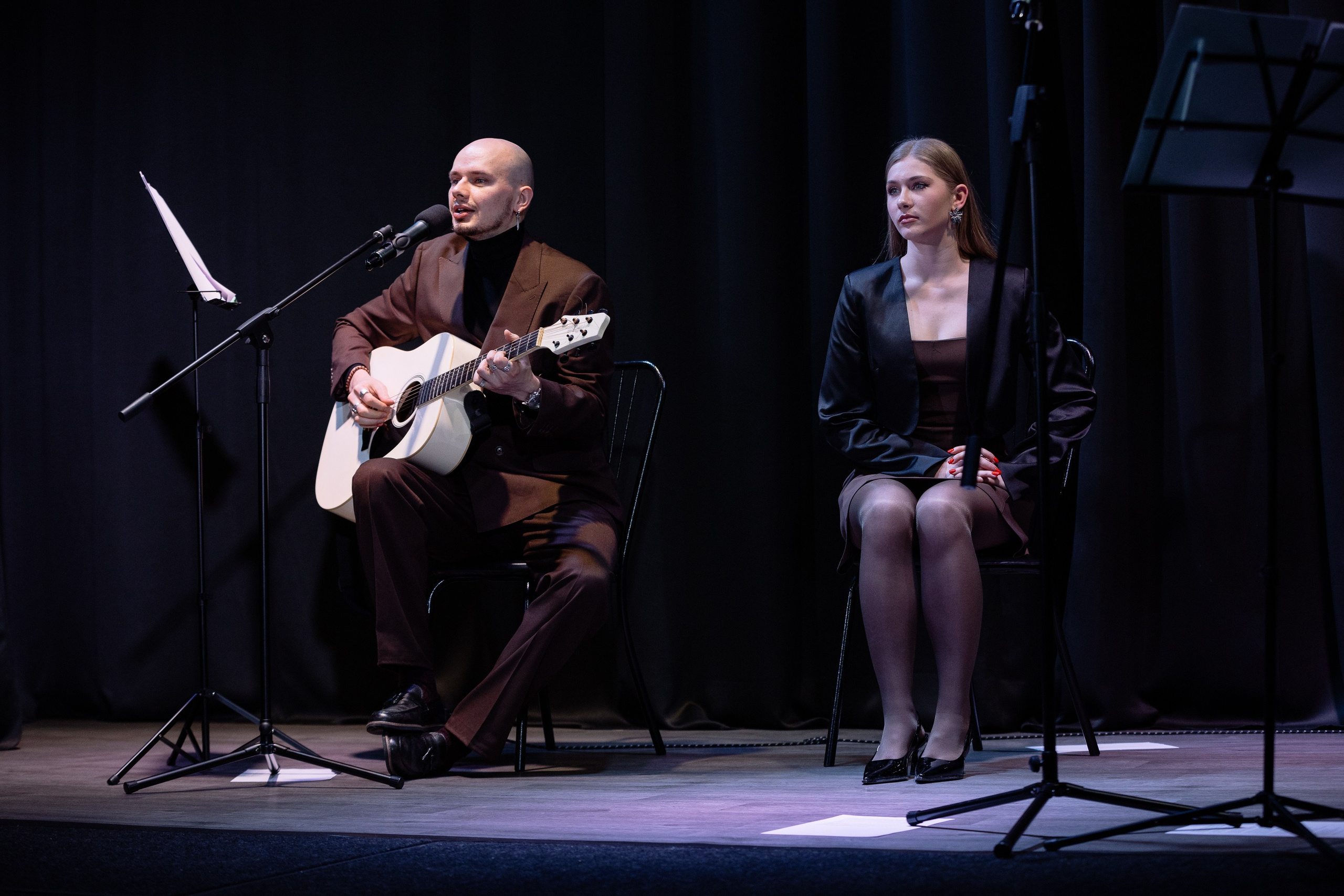 Поэтический вечер с Игорем Бушмелевым и Никой Станиславчик. Фотограф Юлия Мальцева