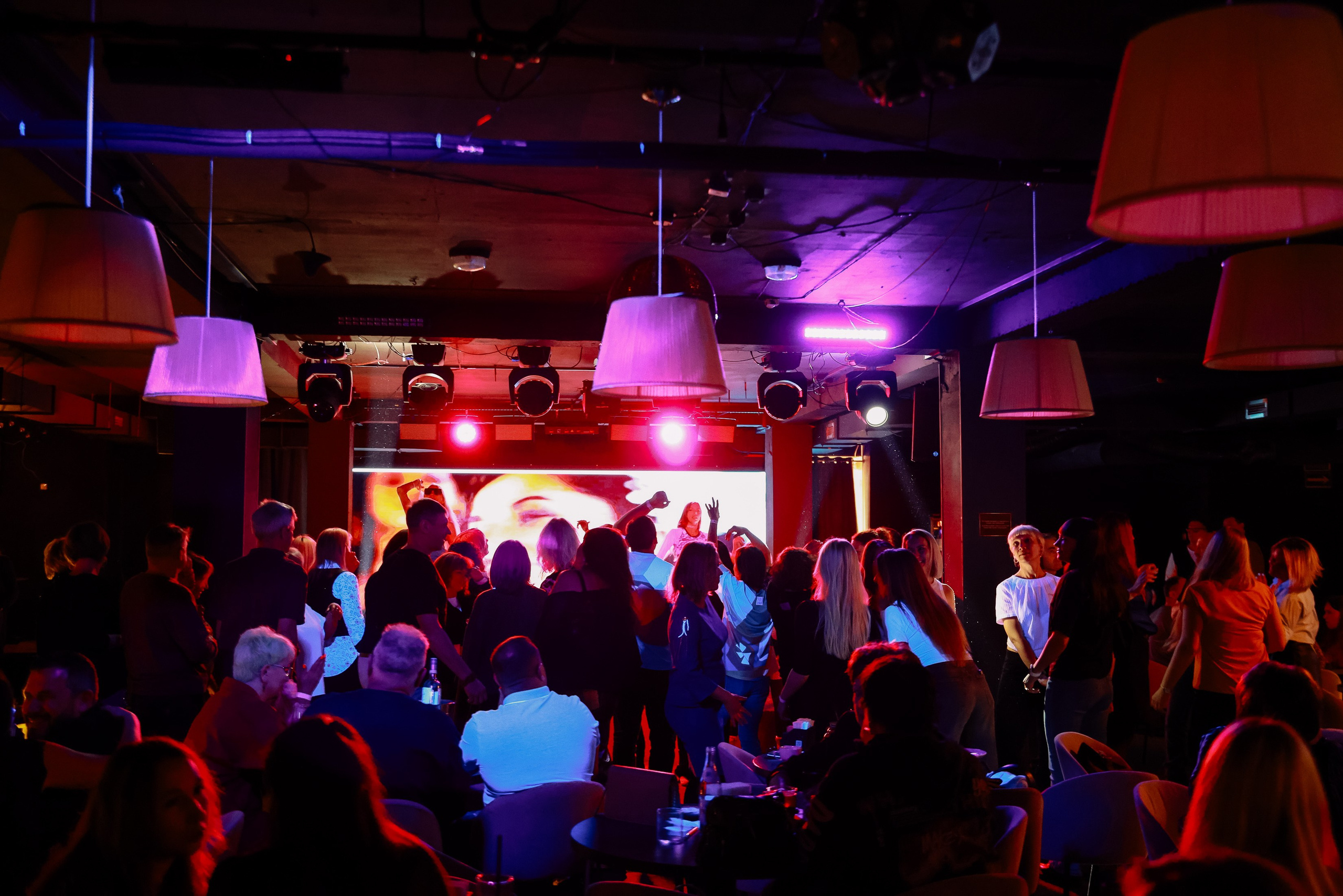 Дискотека под хиты 2000 в Истории. Фотограф Юлия Мальцева