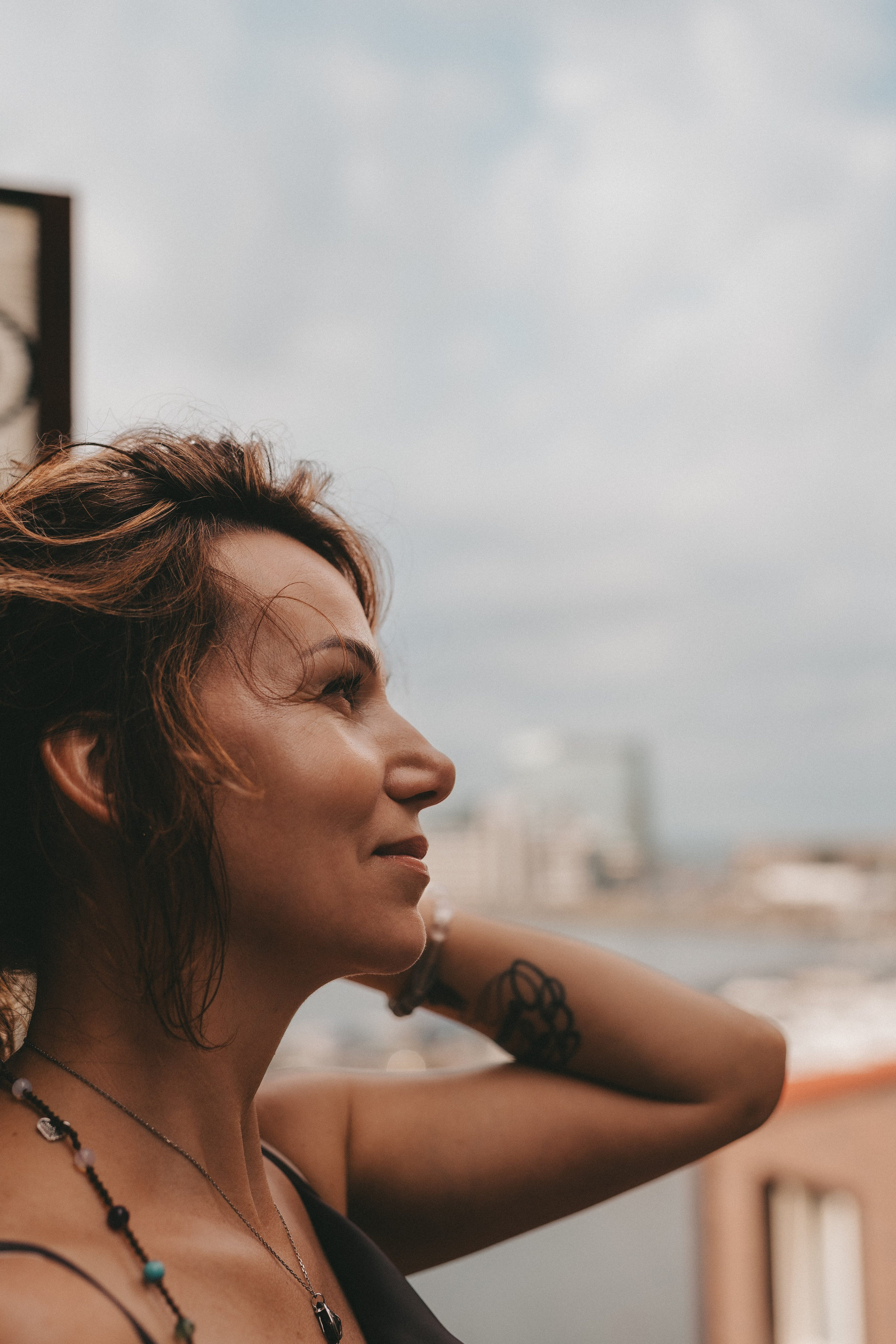 фотография женщины в профиль женщины крупным планом