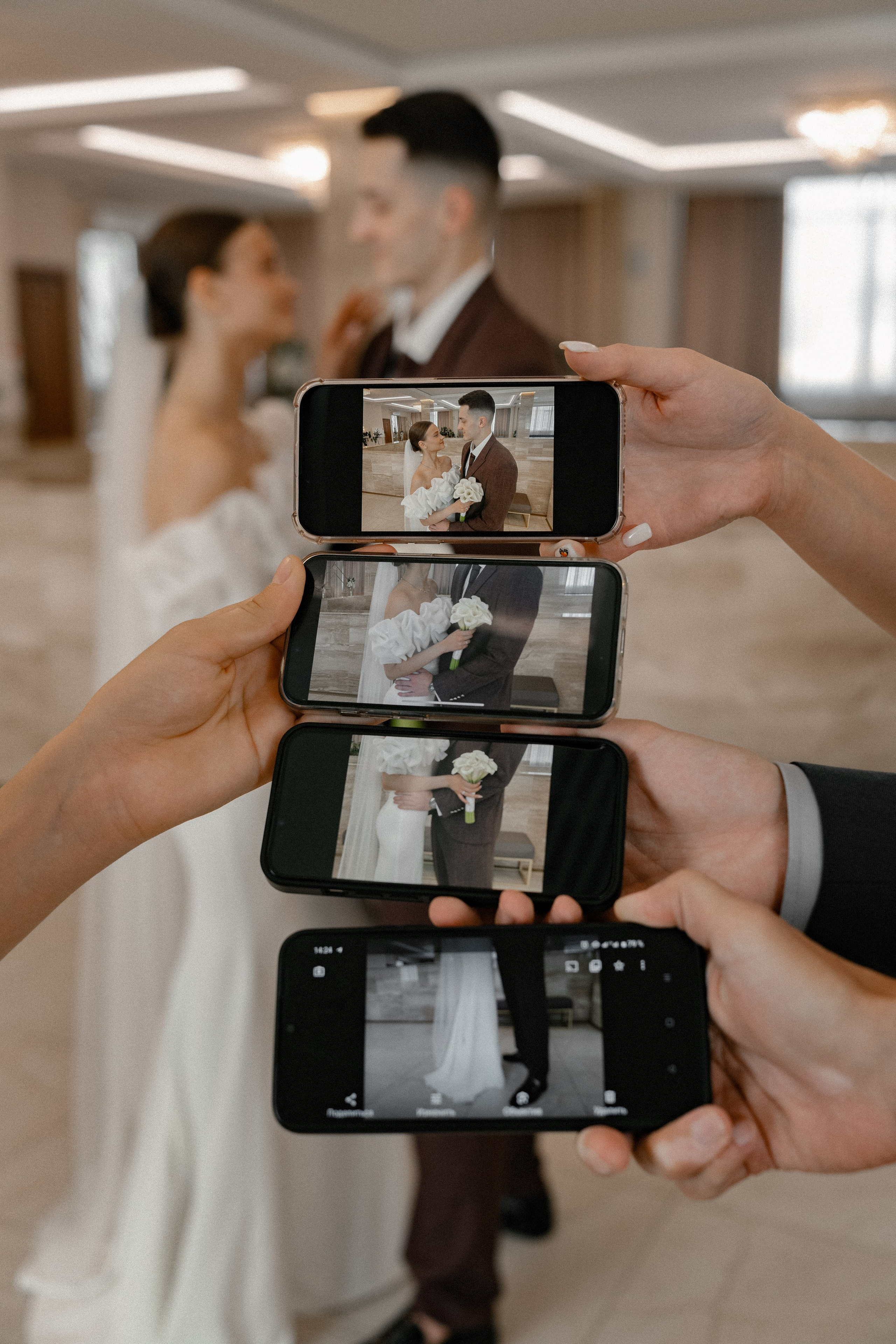 Свадебная фотосессия в Бутырском ЗАГС (Дворец Бракосочетания № 4) и прогулка в отеле Solux (Солюкс)