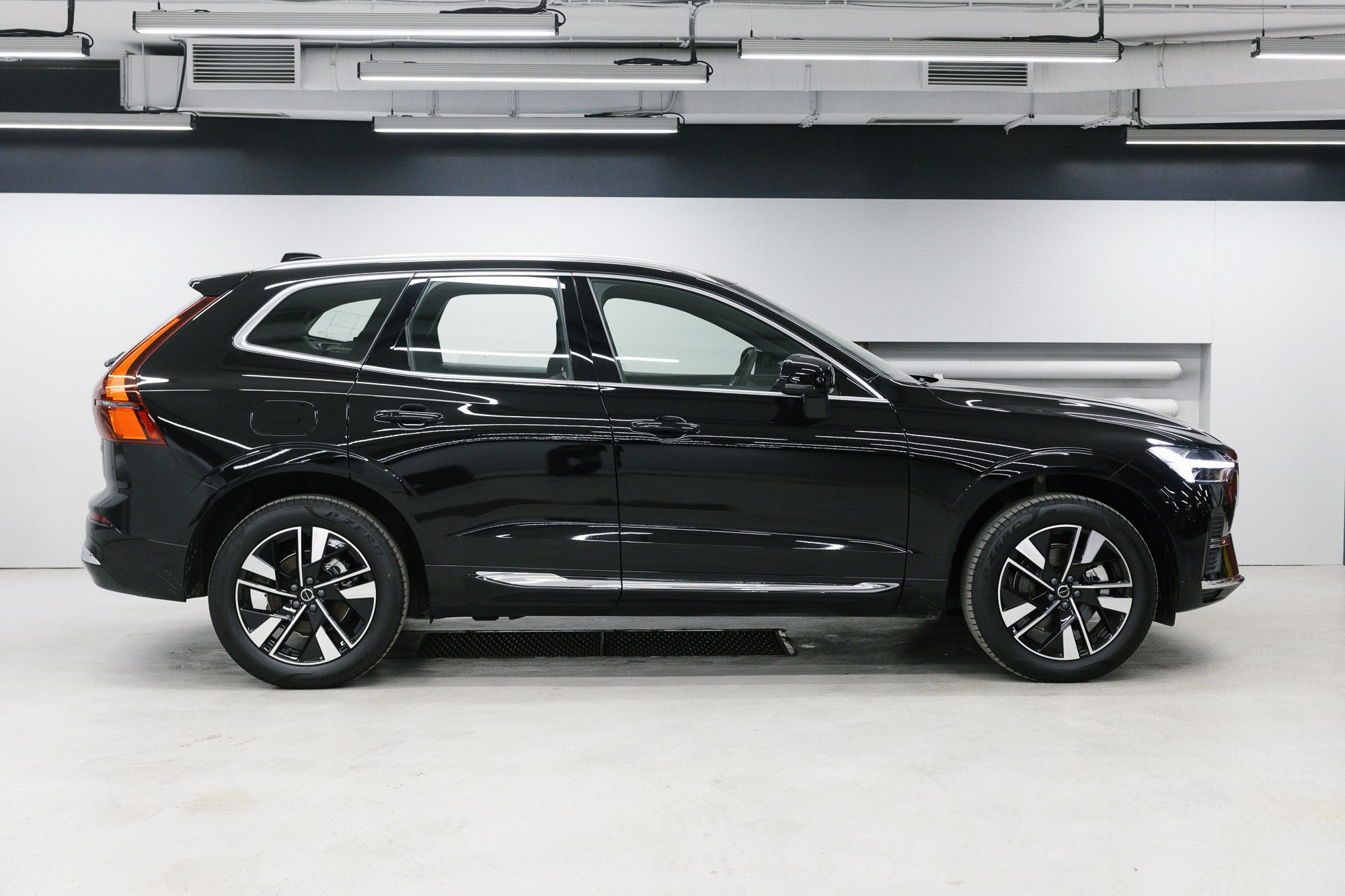 Volvo XC60 2.0 T5 4WD AT (250 л. с.). Автосалон «Х-Авто»