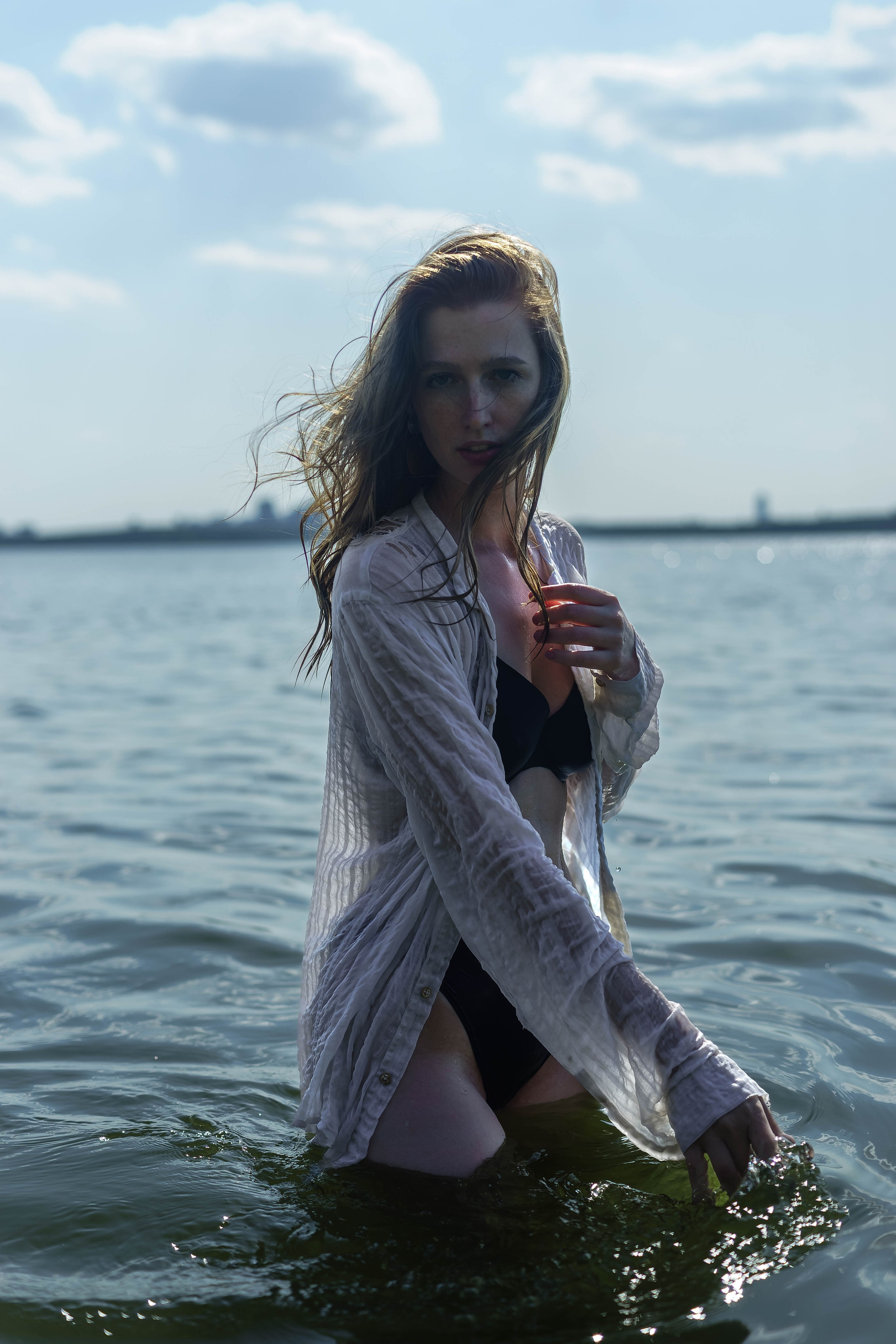 Фотосессия в яркий солнечный день на берегу .Екатеринбург. Автор фотограф: Додров. Ph: dodrov.