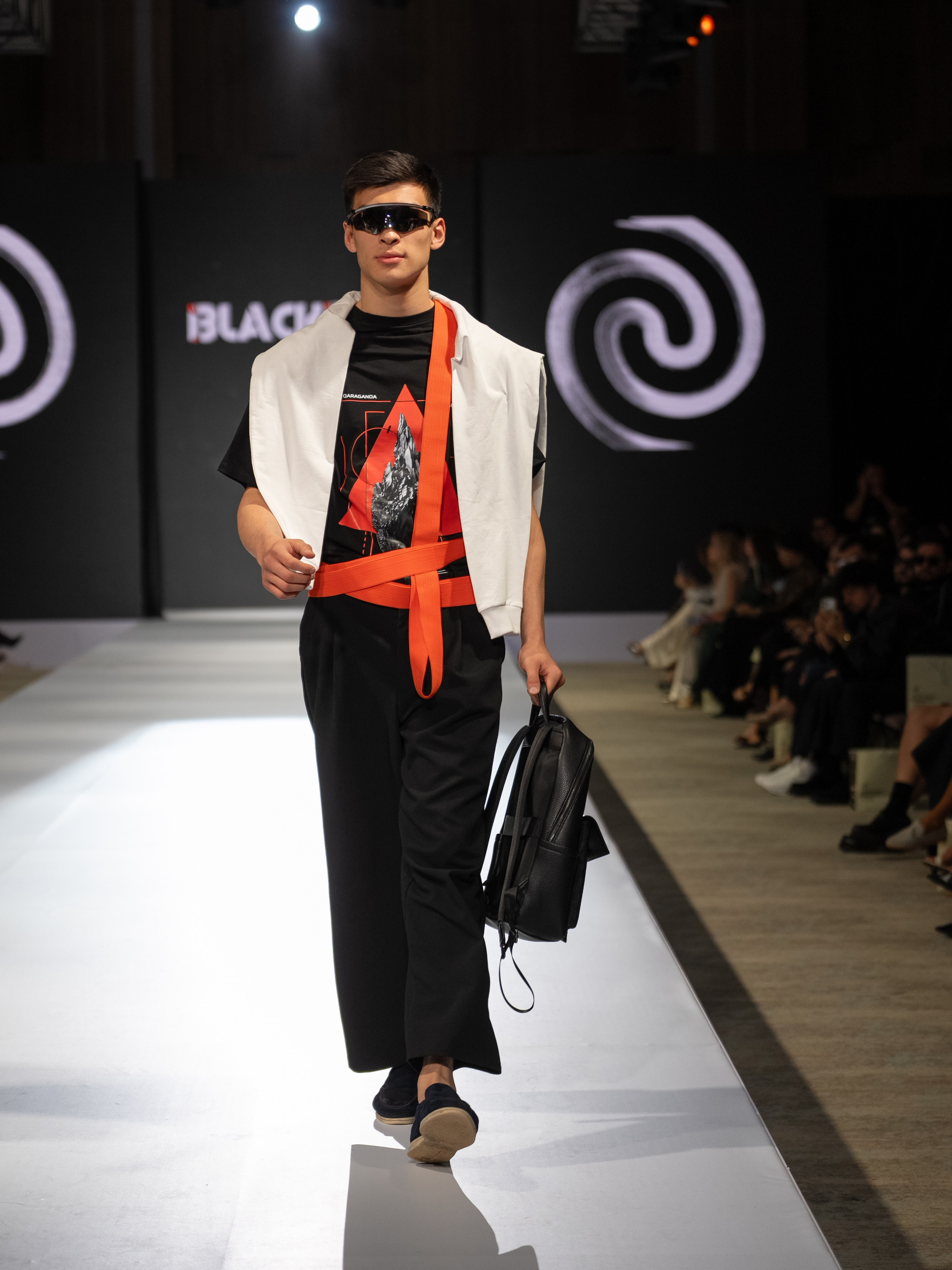 EURASIAN FASHION WEEK BlackBurn. Сайт Алматинского НЮ АРТ, будуар и фэшн фотографа Дениса Карпенко