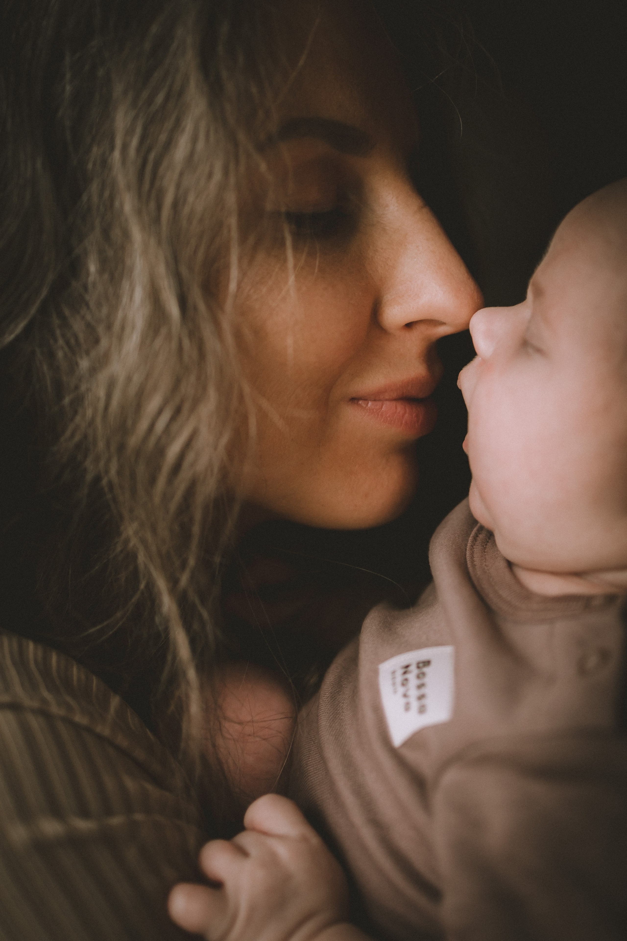 трогательная фотосессия с малышом нежные кадры с новорождённым мама и малыш 